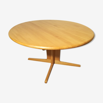 Moller dining table