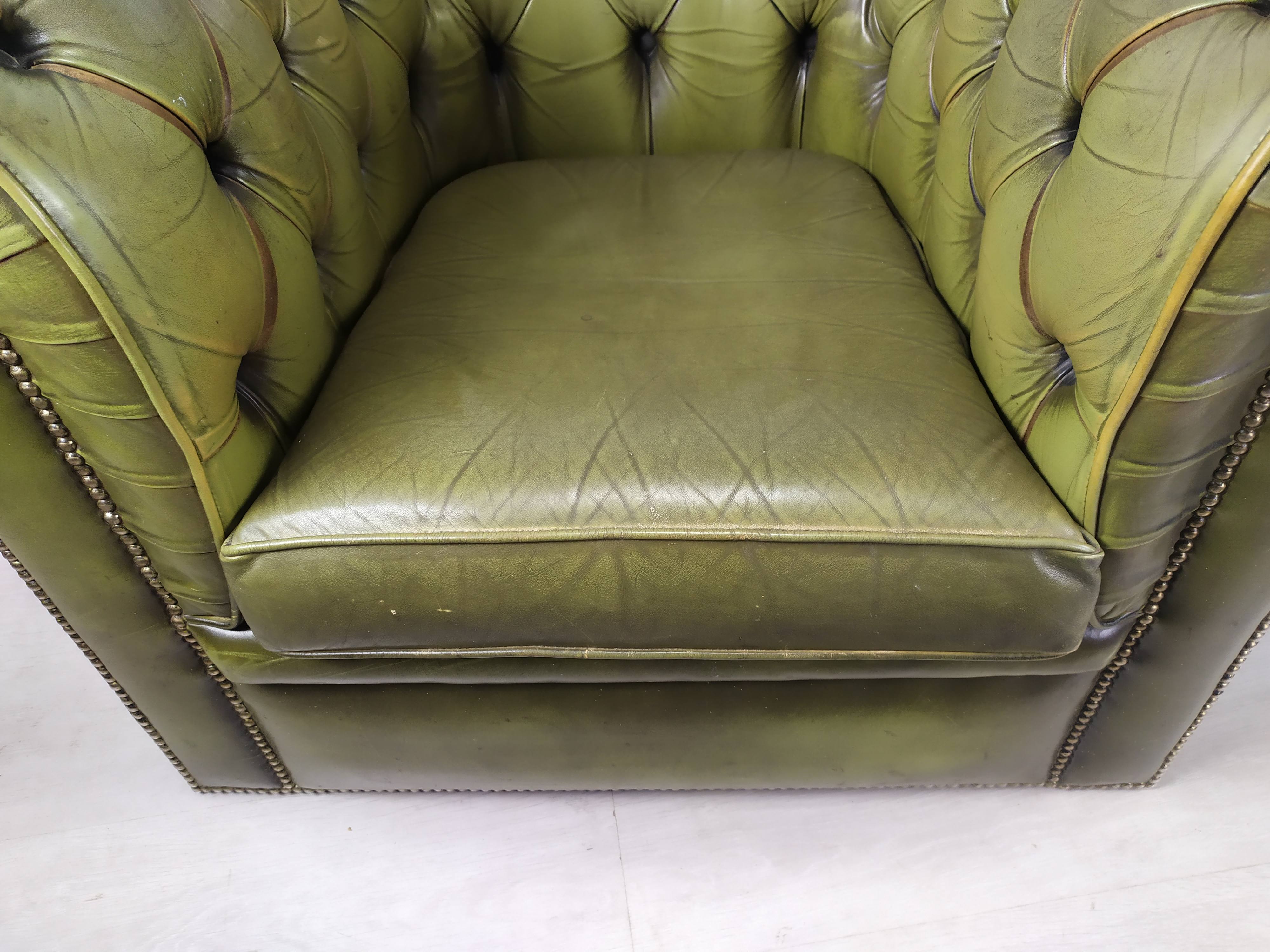 Paire de fauteuils Chesterfield cuir vert