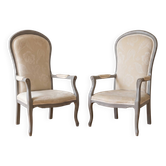 Paire de fauteuils Louis XV en bois gris et tissu beige