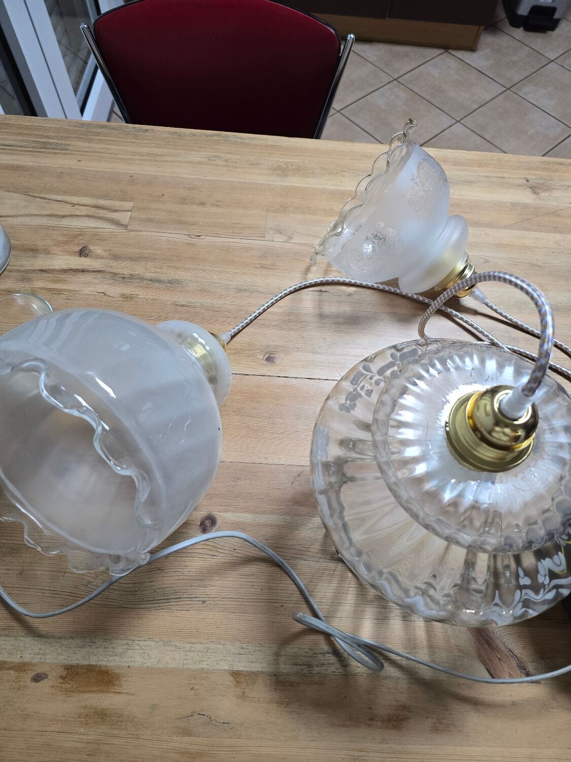 Original suspension of three vintage transparent glass globes.