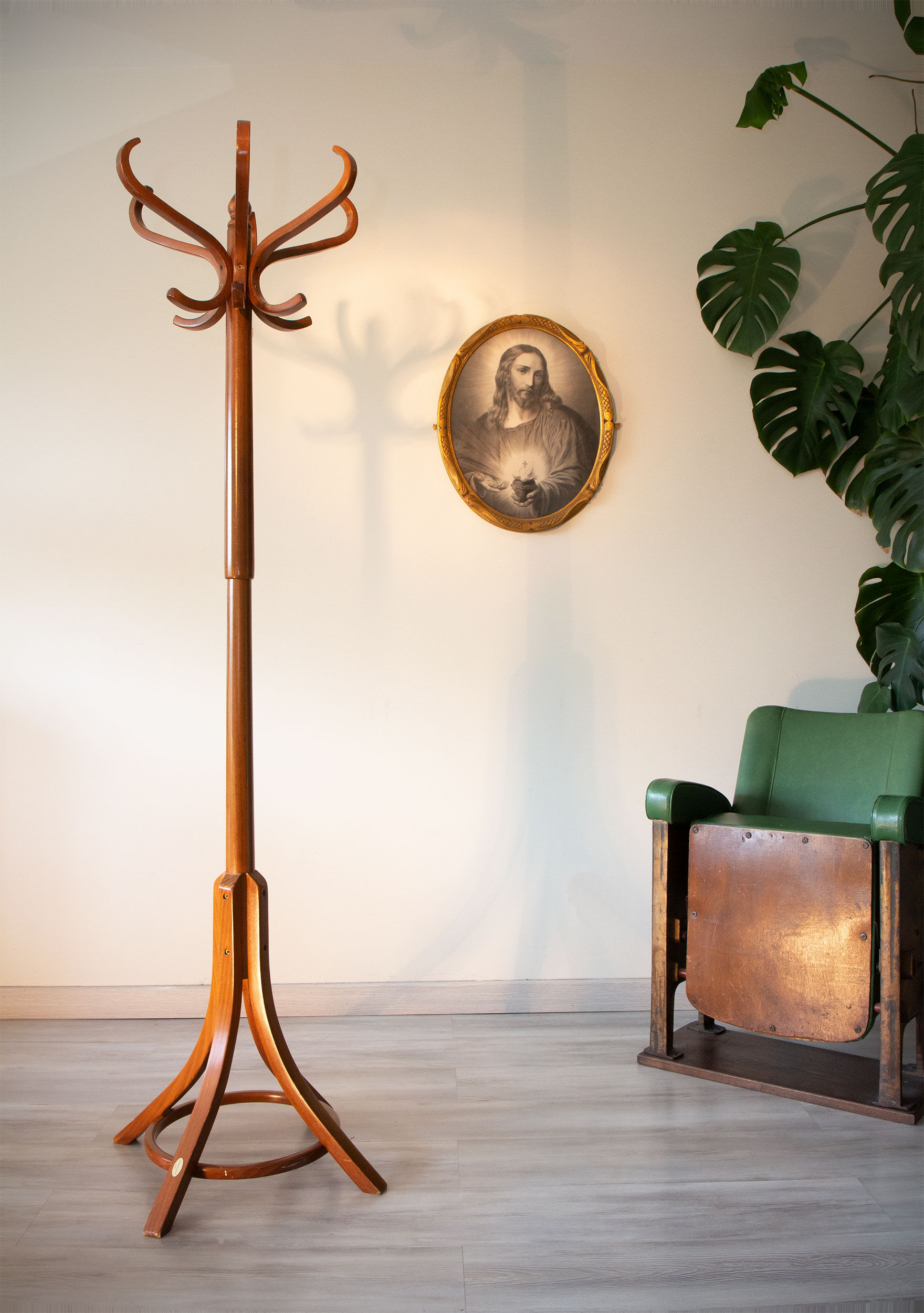 Baumann curved wooden parrot coat rack