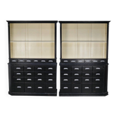 Grand ensemble d'armoires de pharmacie antiques peintes en noir, Europe de l'Est, années 1910.