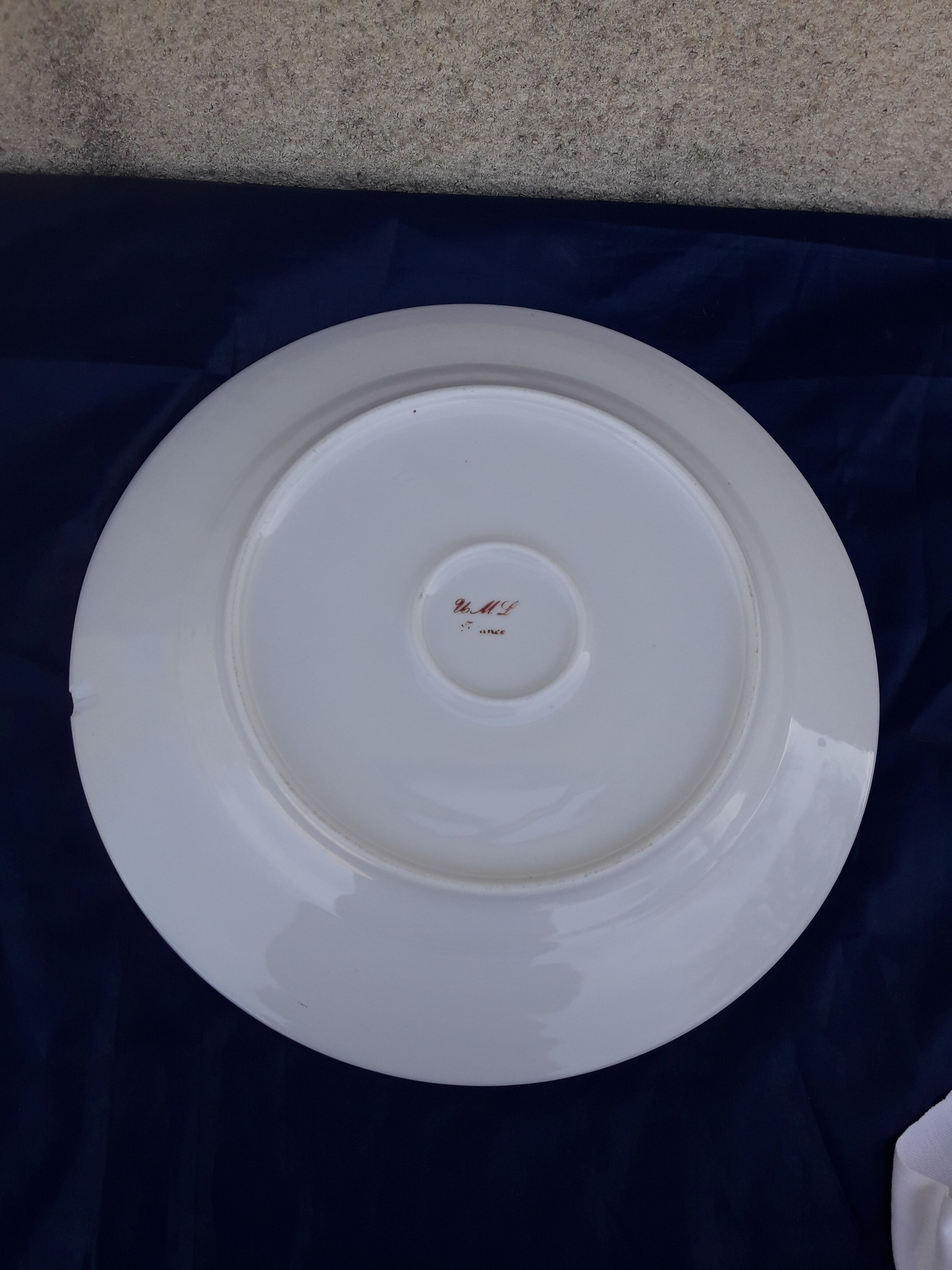 Round porcelain dish U M L diam 31 cm
