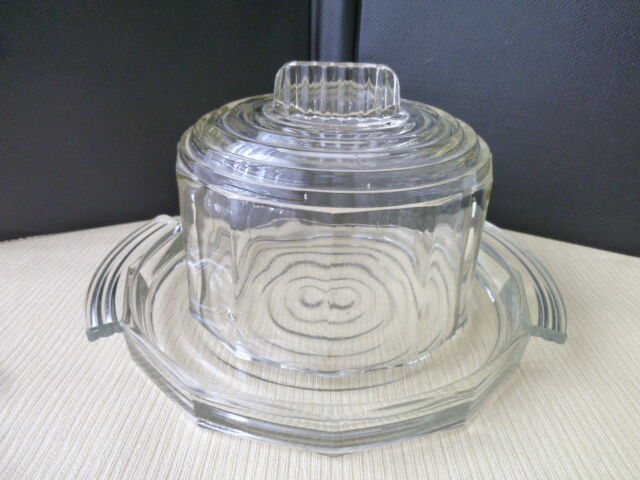 Ancienne cloche à fromage sur son plateau en verre pressé moulé