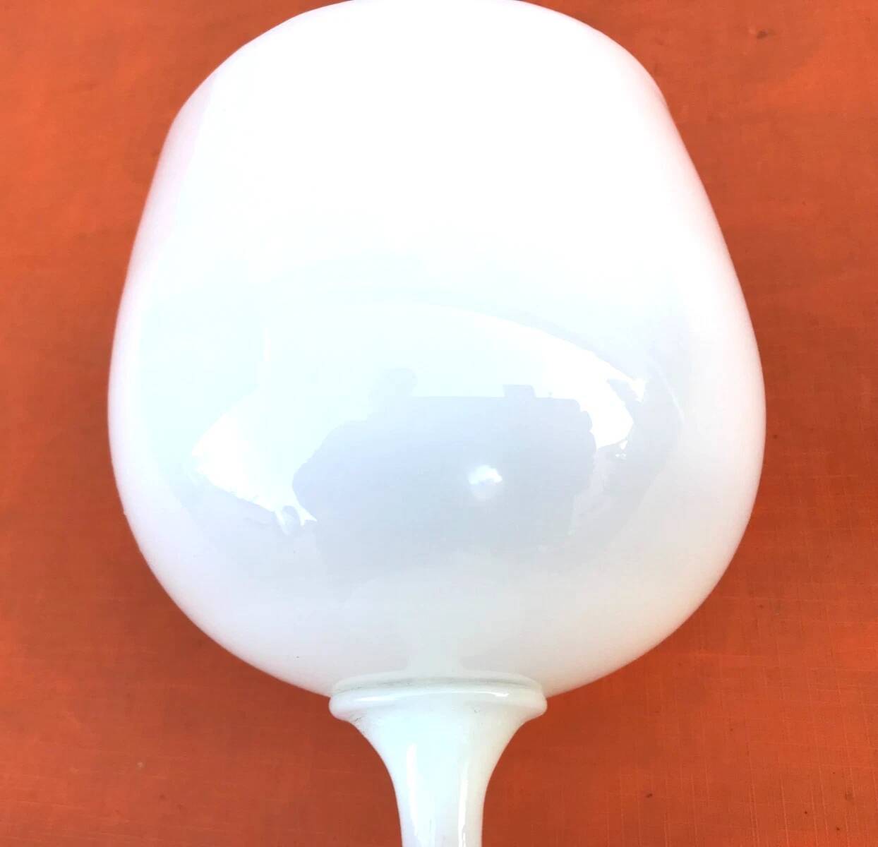 Footed cup / Opaline chalice White milk white