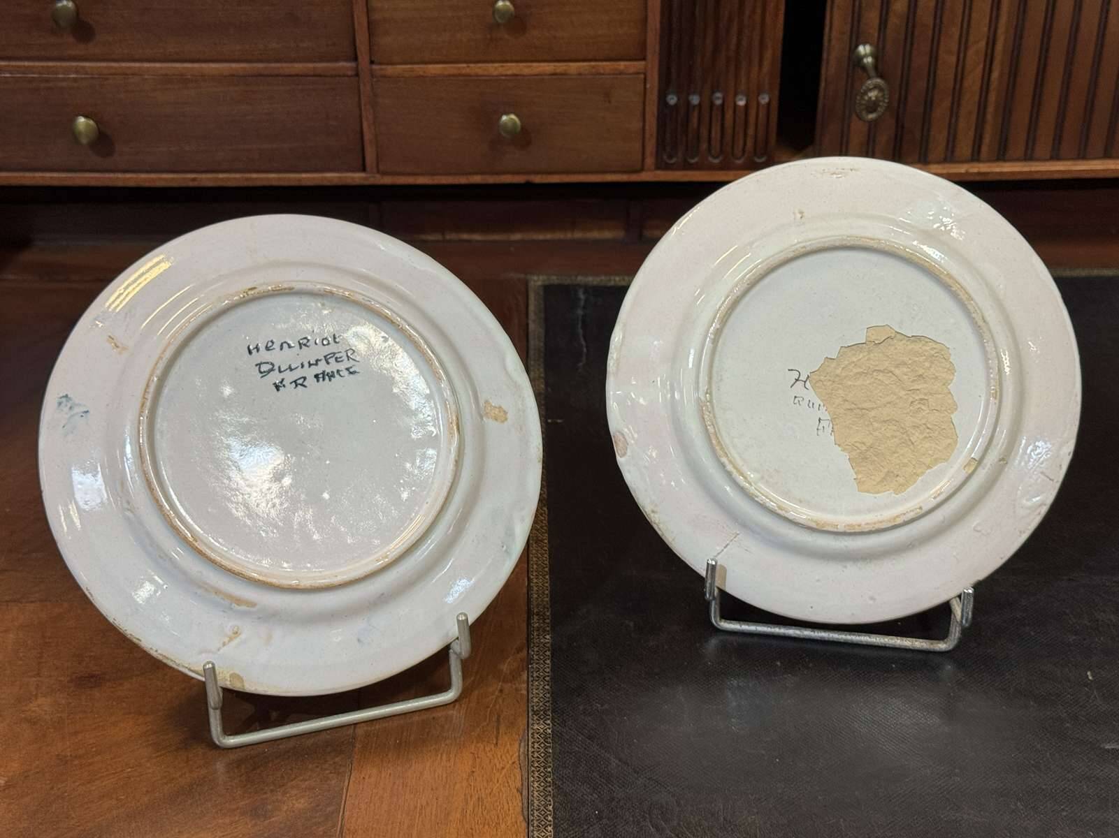 Pair of Quimper earthenware plates from the 1930s - D=17.5cm