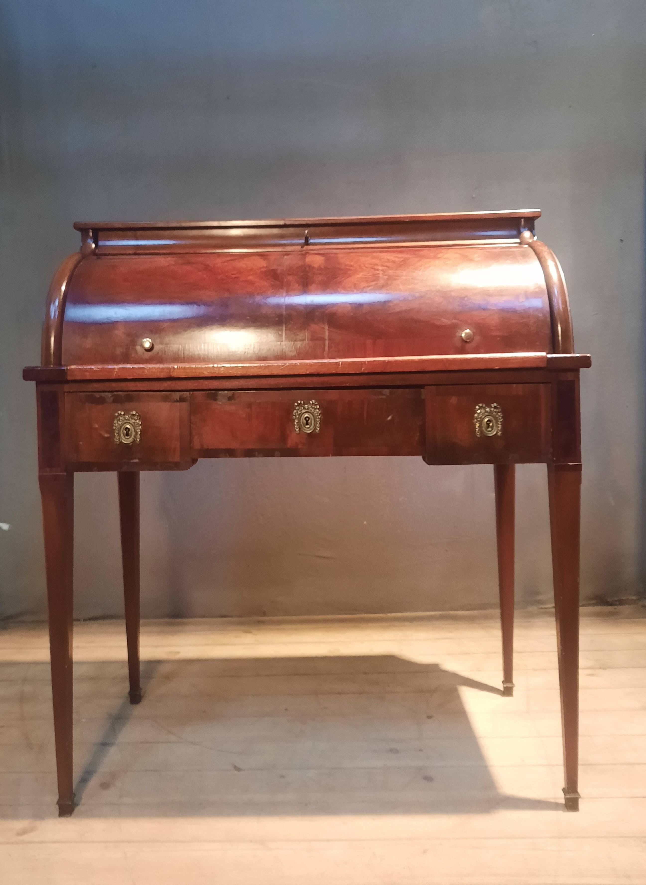 Mahogany roll desk from the 19th century