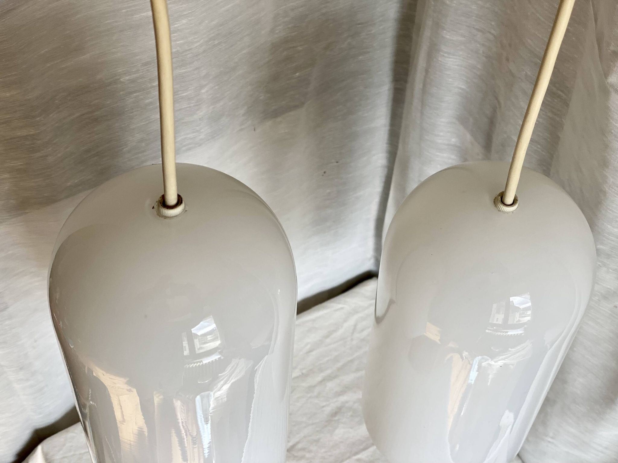 Paire de suspension opaline vintage 1970 forme cigare