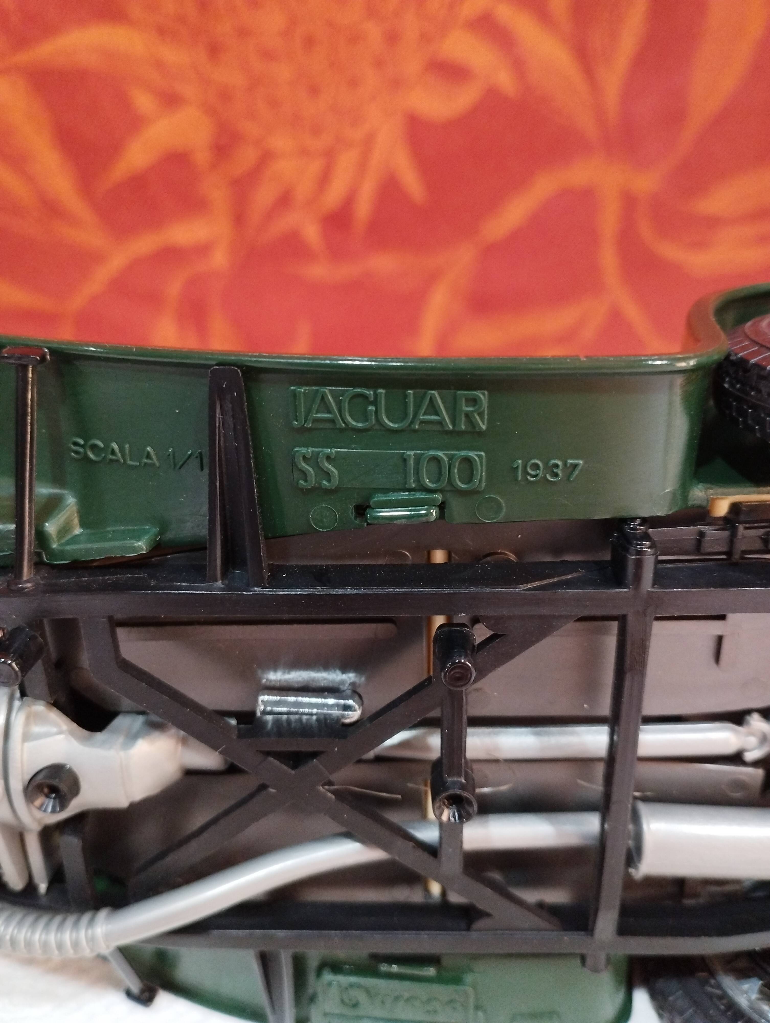 Toy car jaguar ss100 1937 burago scale 1/18