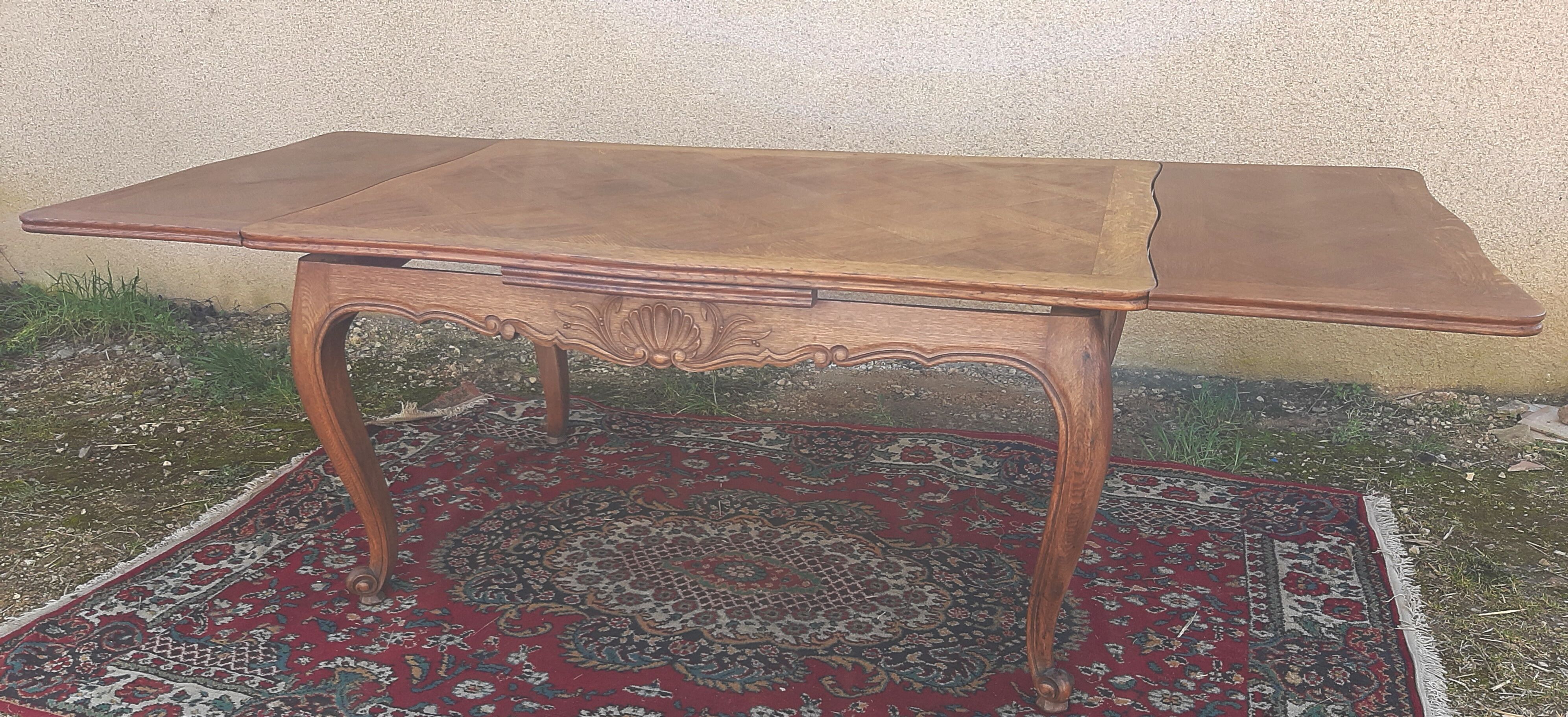 Table with syle extensions Louis XV