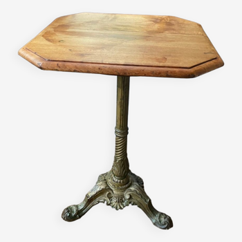 Bistro pedestal table