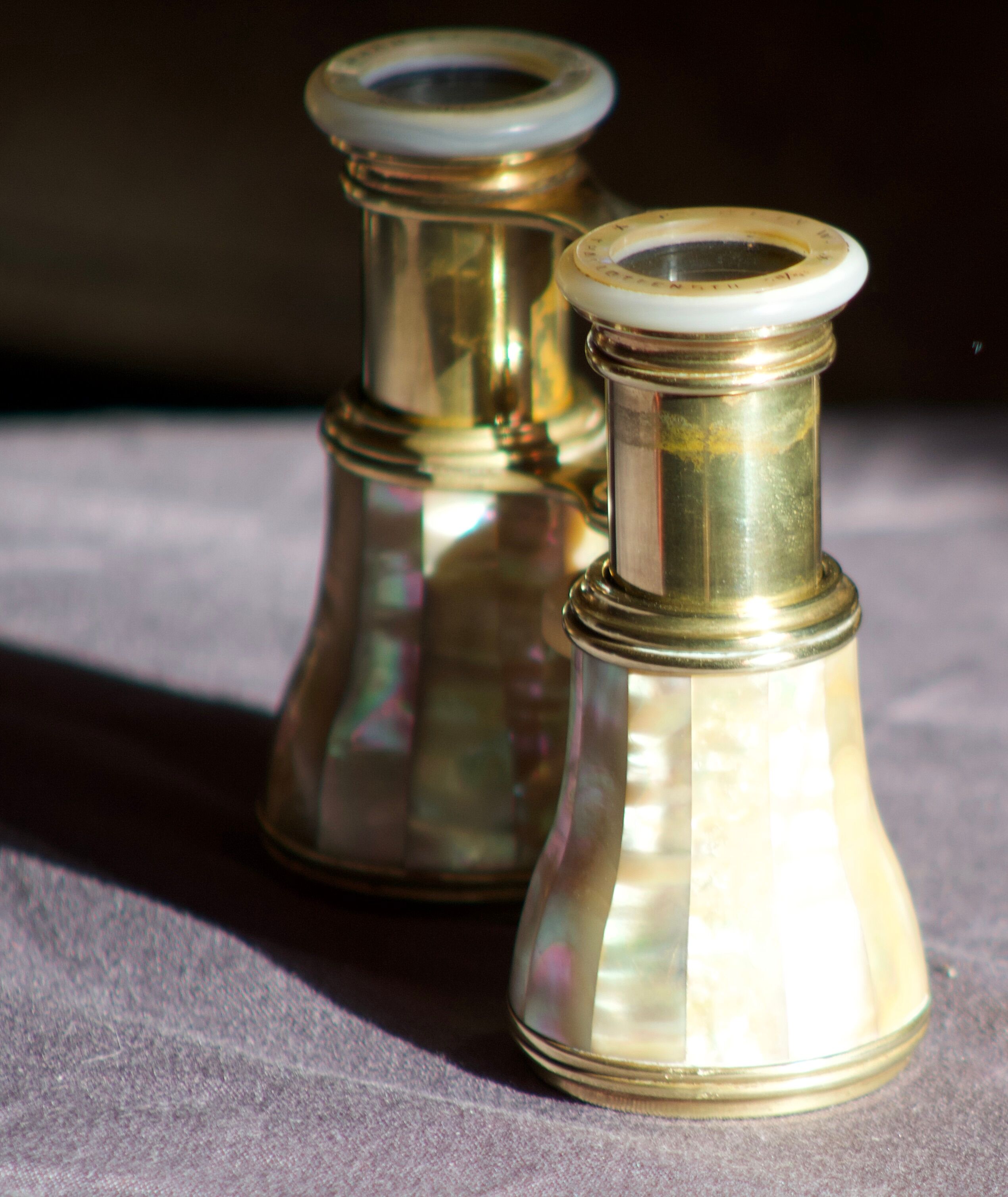 Twins Theatre / Napoleon model opera glasses in Mother-of-pearl and Golden Brass - Authentic