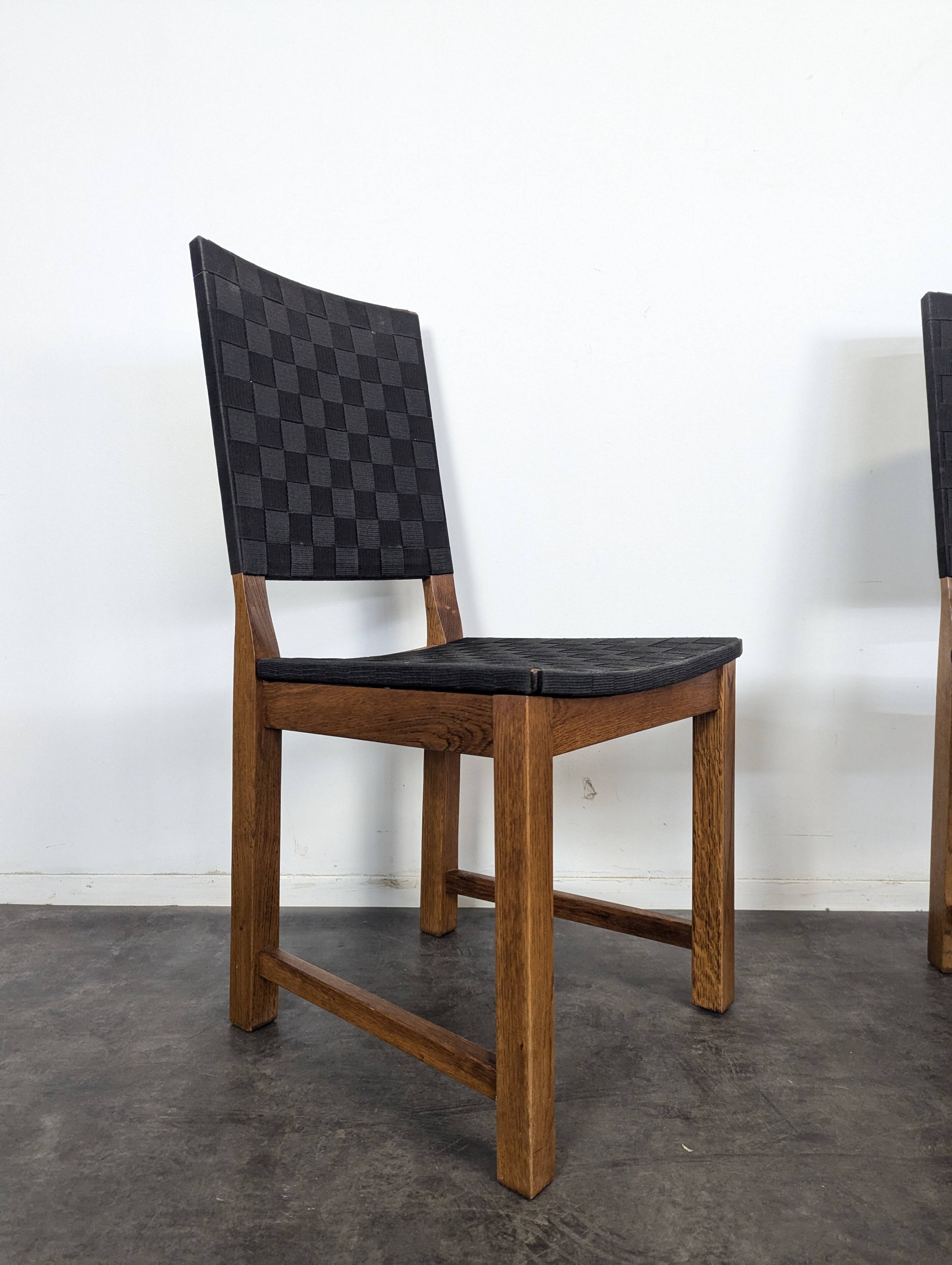 Set of 4 modern chairs
