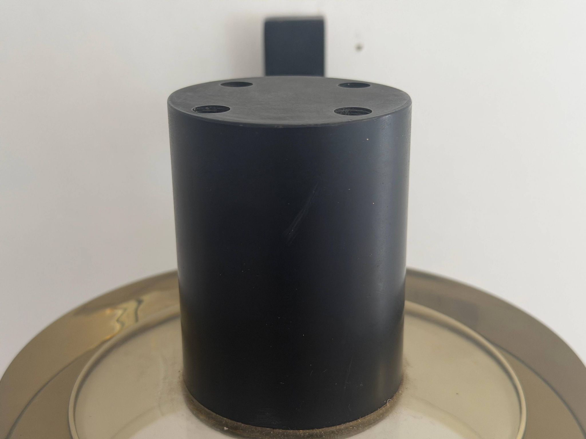 Simple wall light in glass and yellow-brown metal by Seguso, 1950s, Italy.