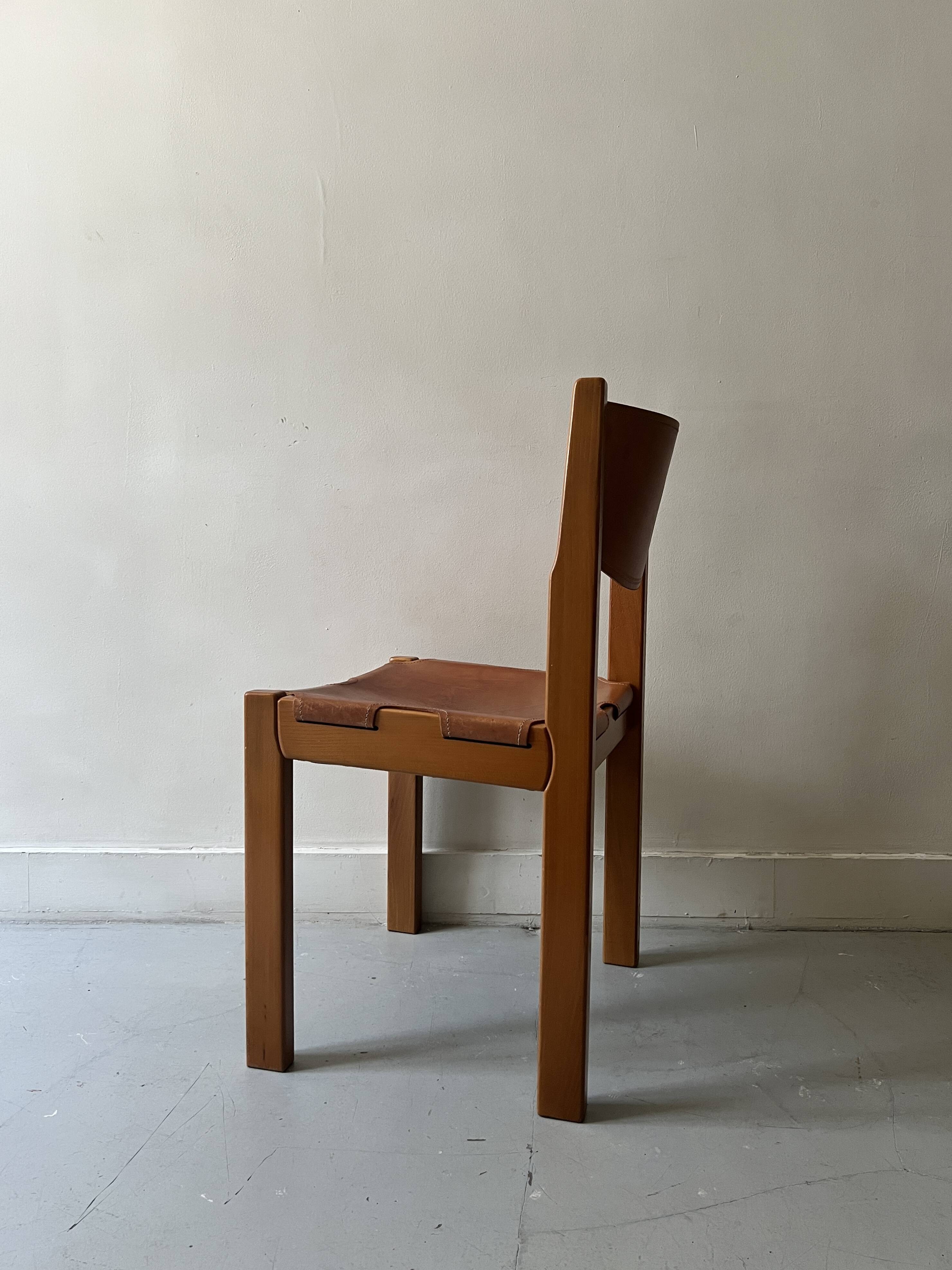 Chaise en bois d'orme et cuir camel Maison Regain, design France