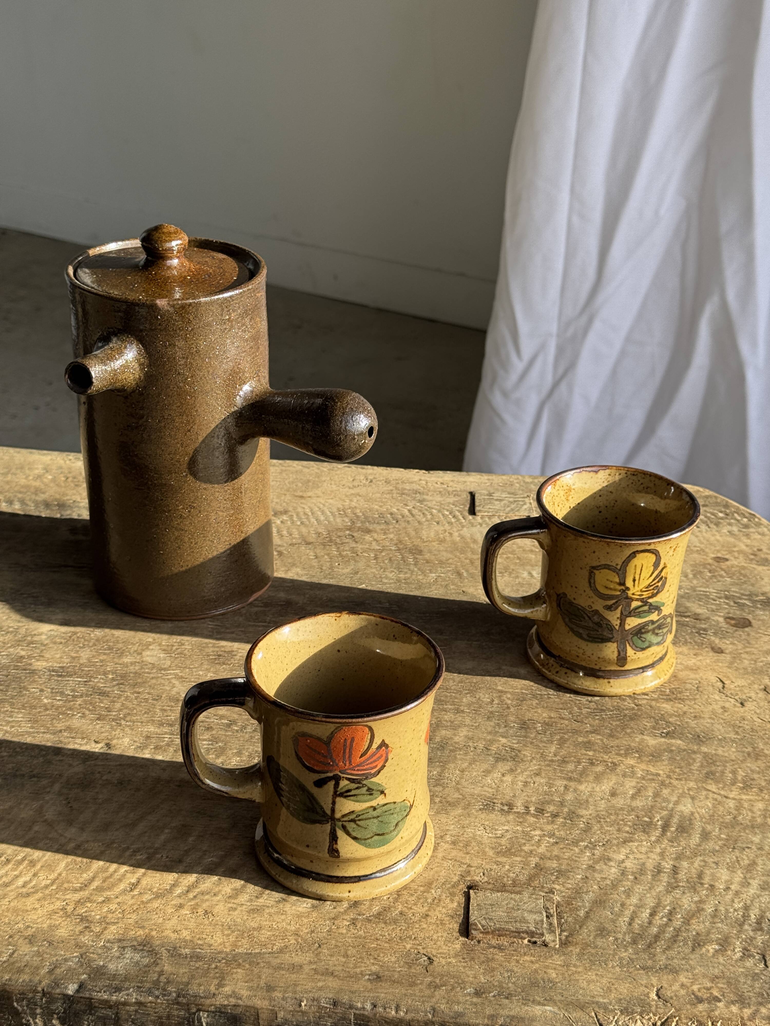 Set of 2 hand-painted flower mugs vintage stoneware H9.5