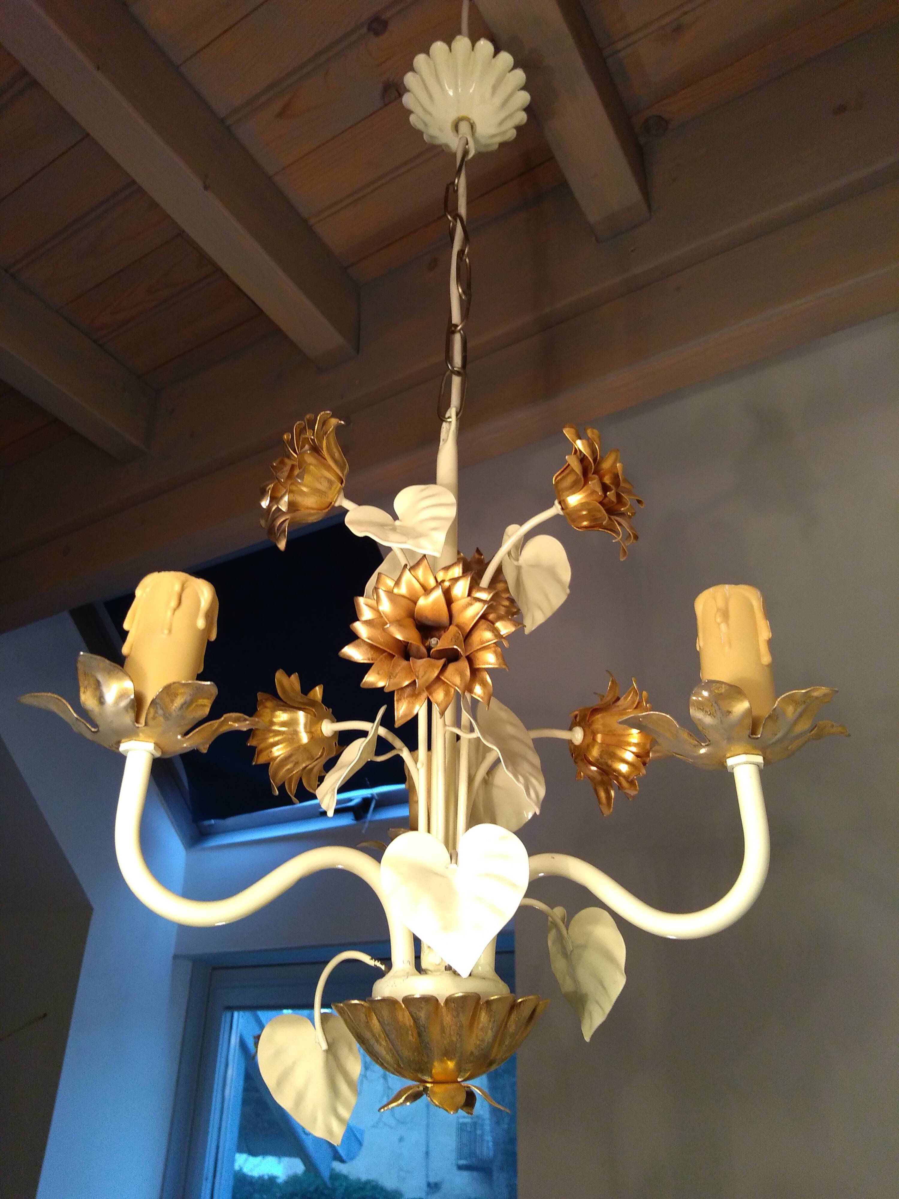 3-pointed metal beige and gold lacquered metal