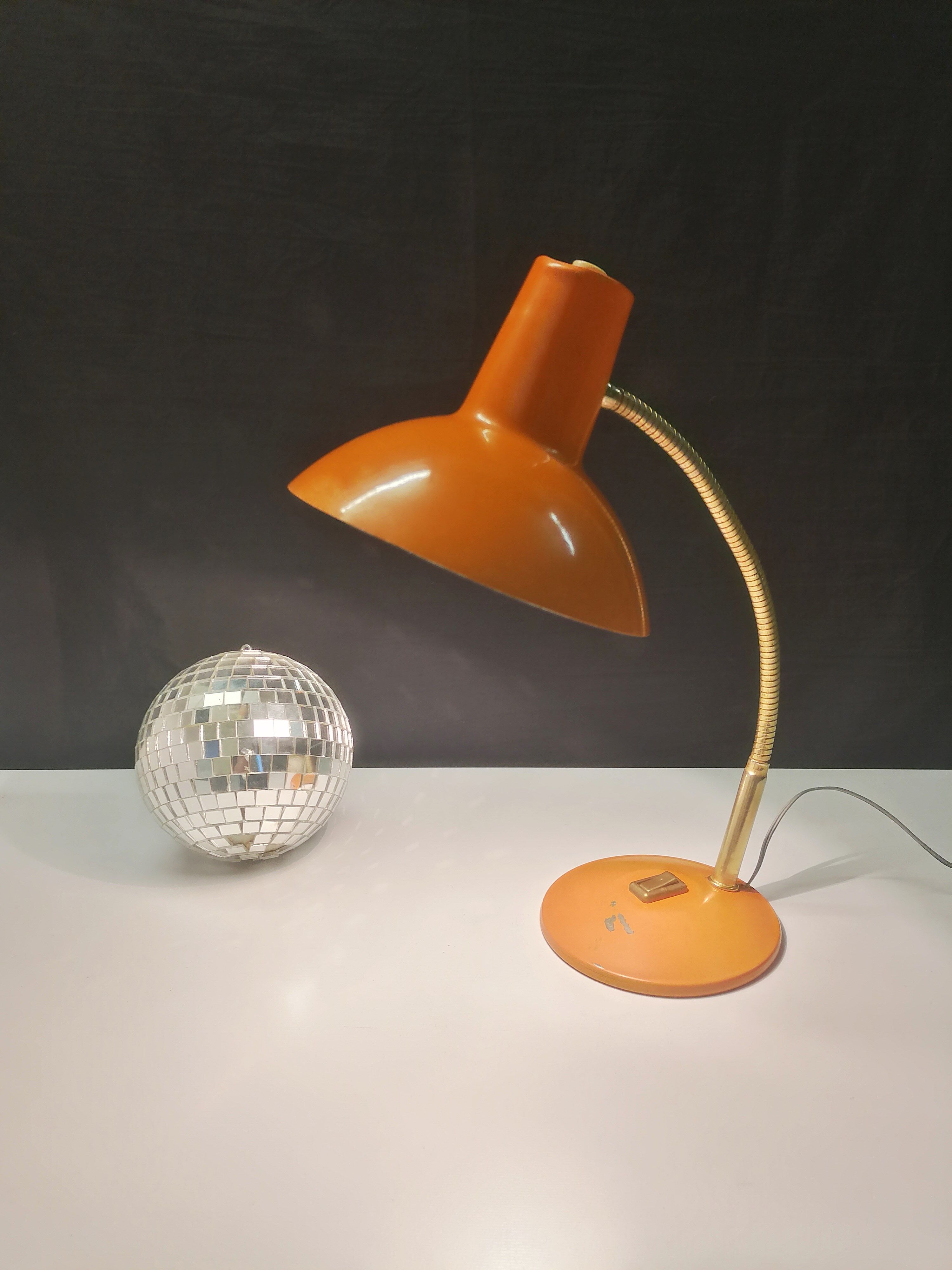 Lampe de bureau vintage - métal laqué orange - 1970