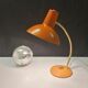 Lampe de bureau vintage - métal laqué orange - 1970