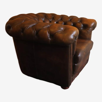 Fauteuil club Chesterfield en cuir patiné couleur marron