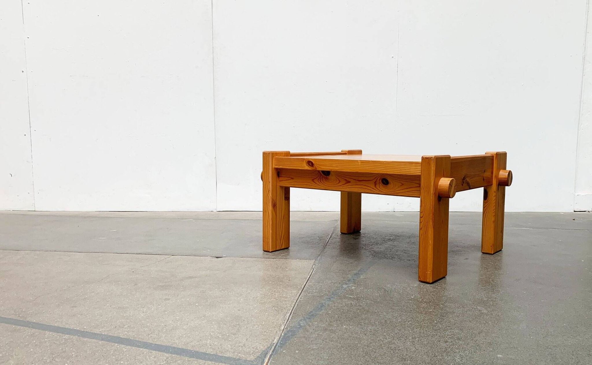 Vintage Scandinavian brutalist coffee table in Swedish pine by Yngve Ekström for Swedese, 1970s.