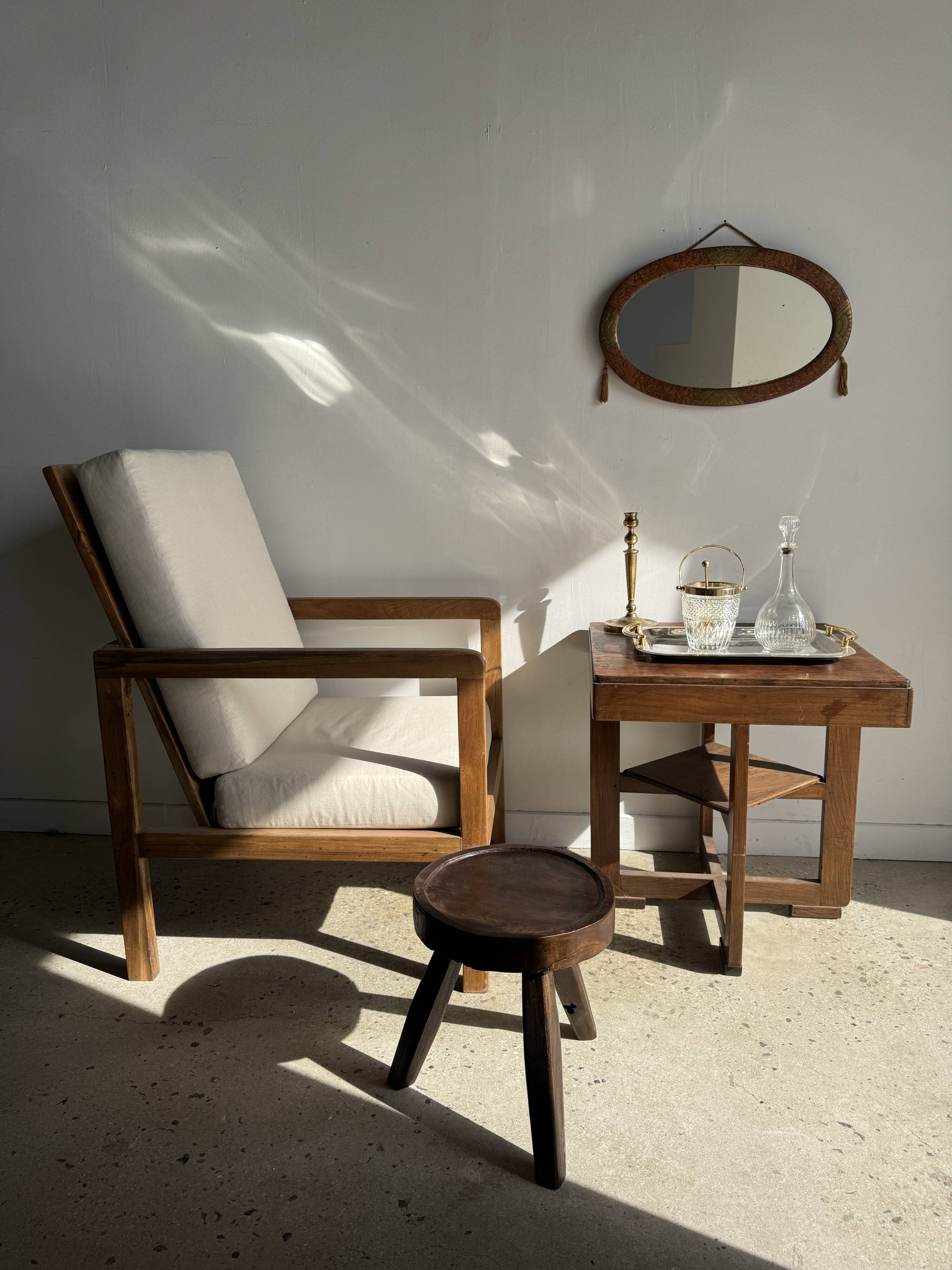 Small oval Art Deco mirror in brown and gold 33x54.
