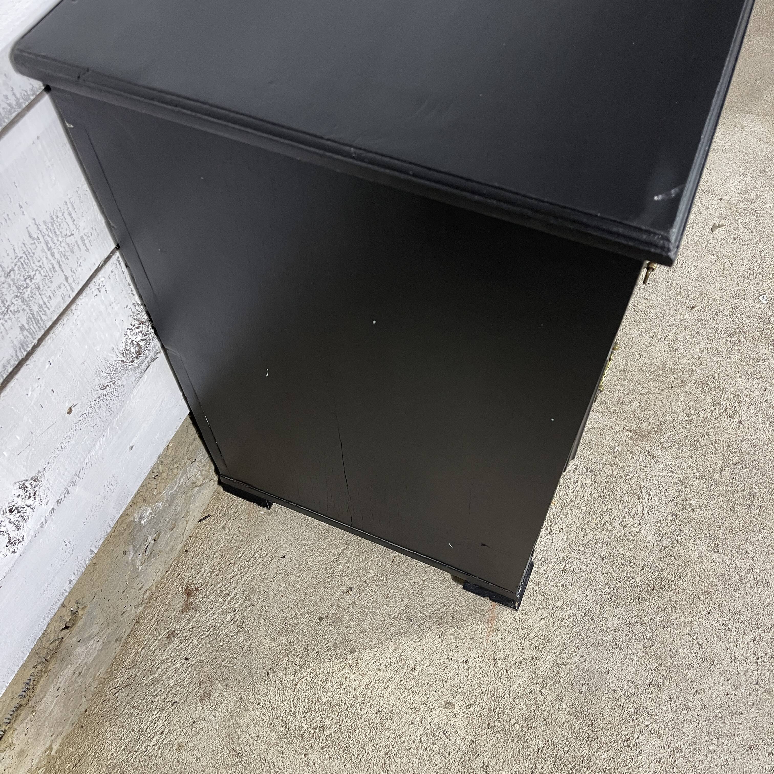 Commode noire