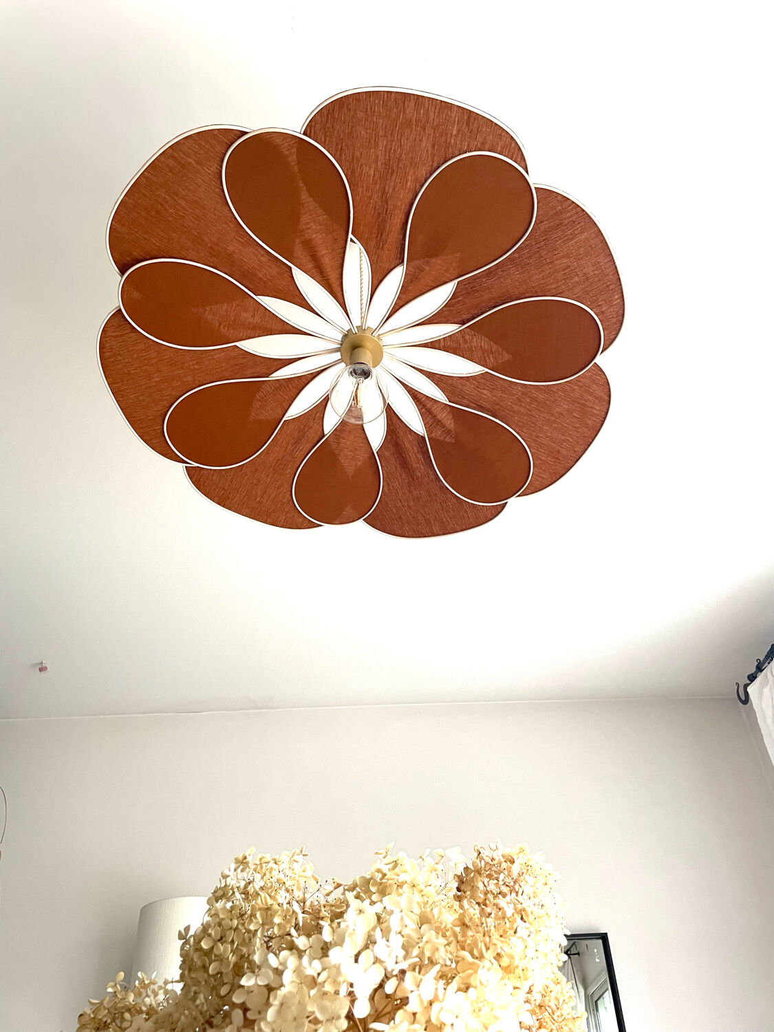 Suspension florale lin et rotin