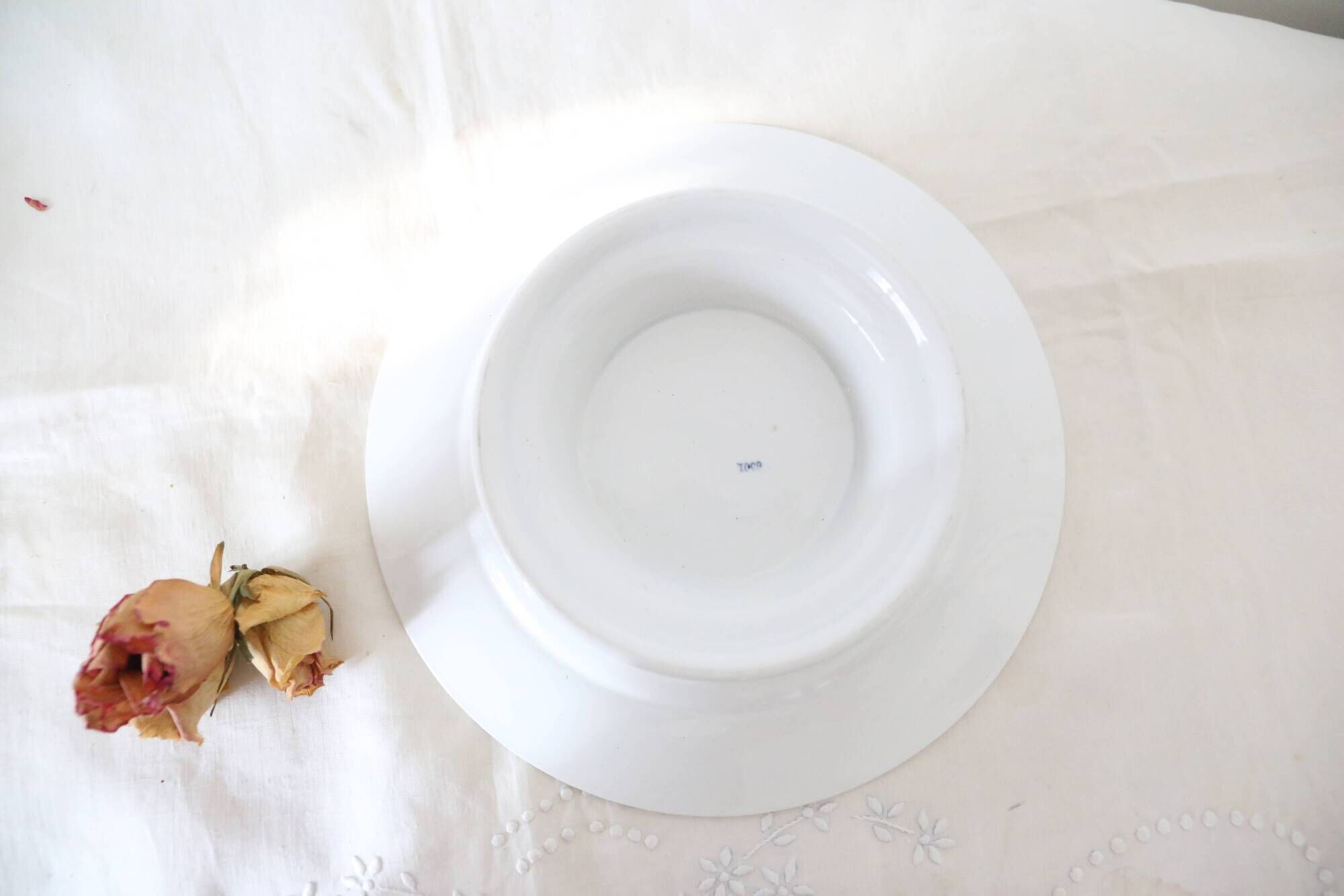 Dish on pedestal, iron earth, French manufacture, early twentieth century Copy
