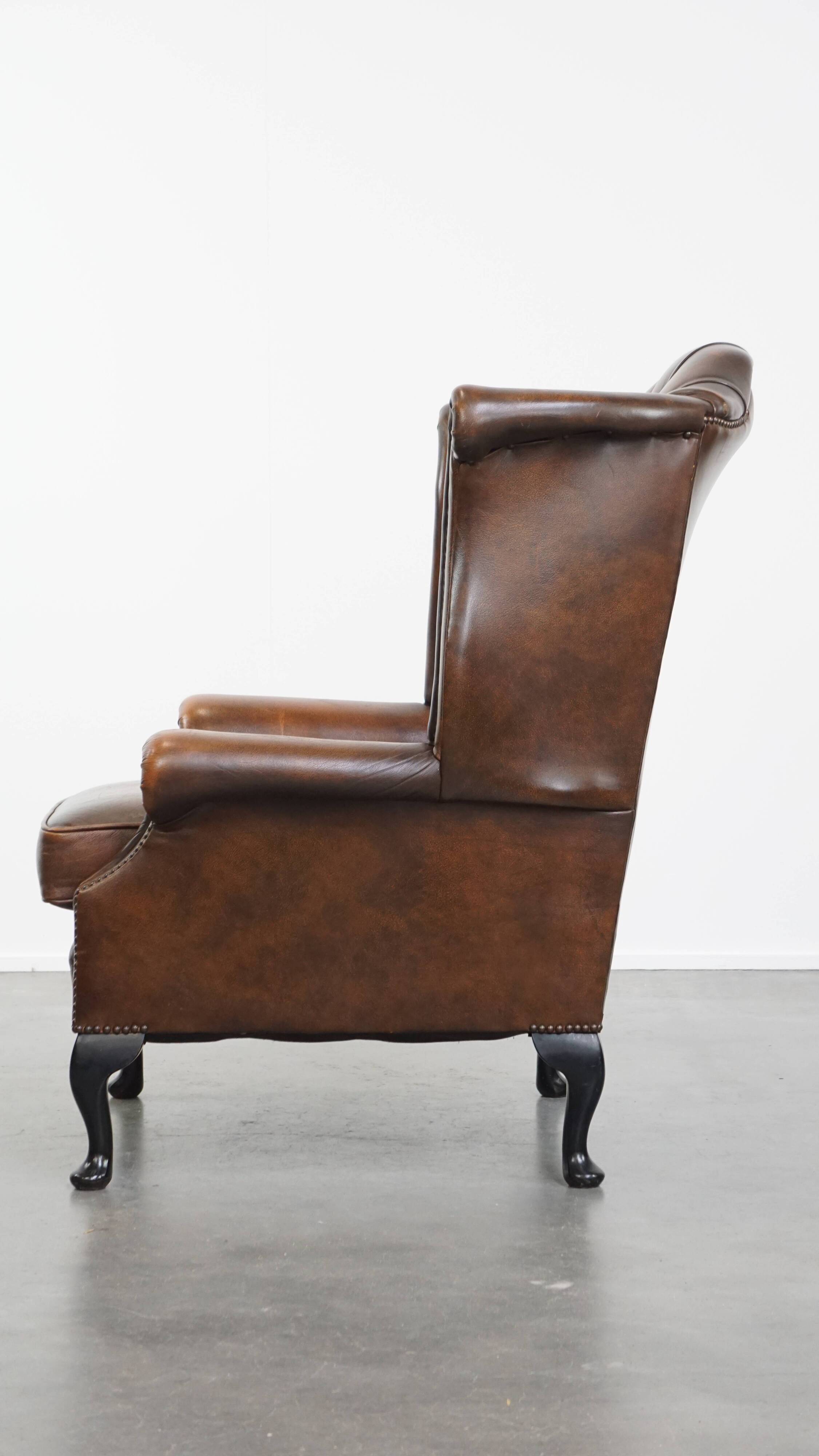 Fauteuil Chesterfield en cuir de vache marron de style anglais