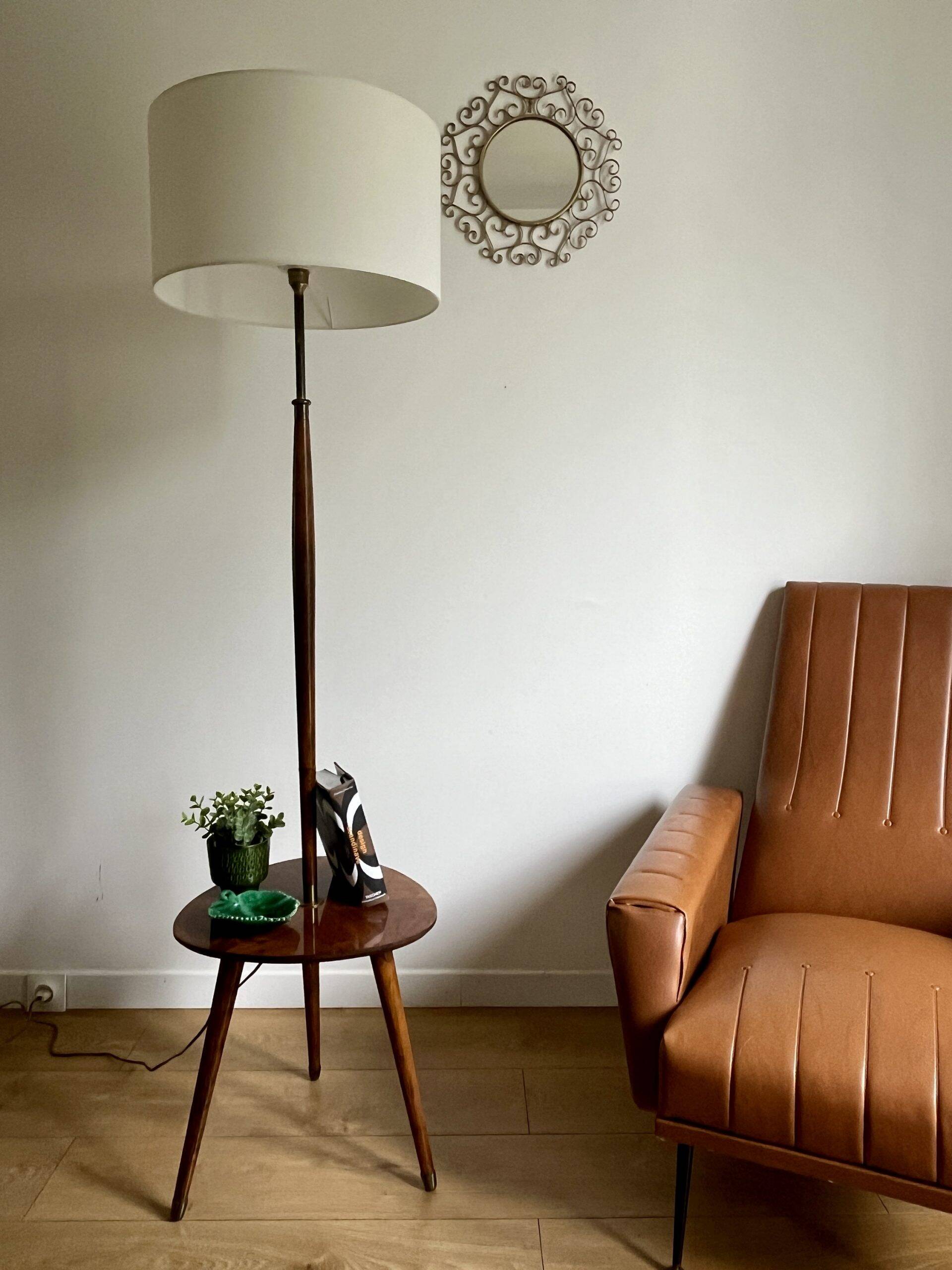lampadaire vintage avec tablette et pied tripode