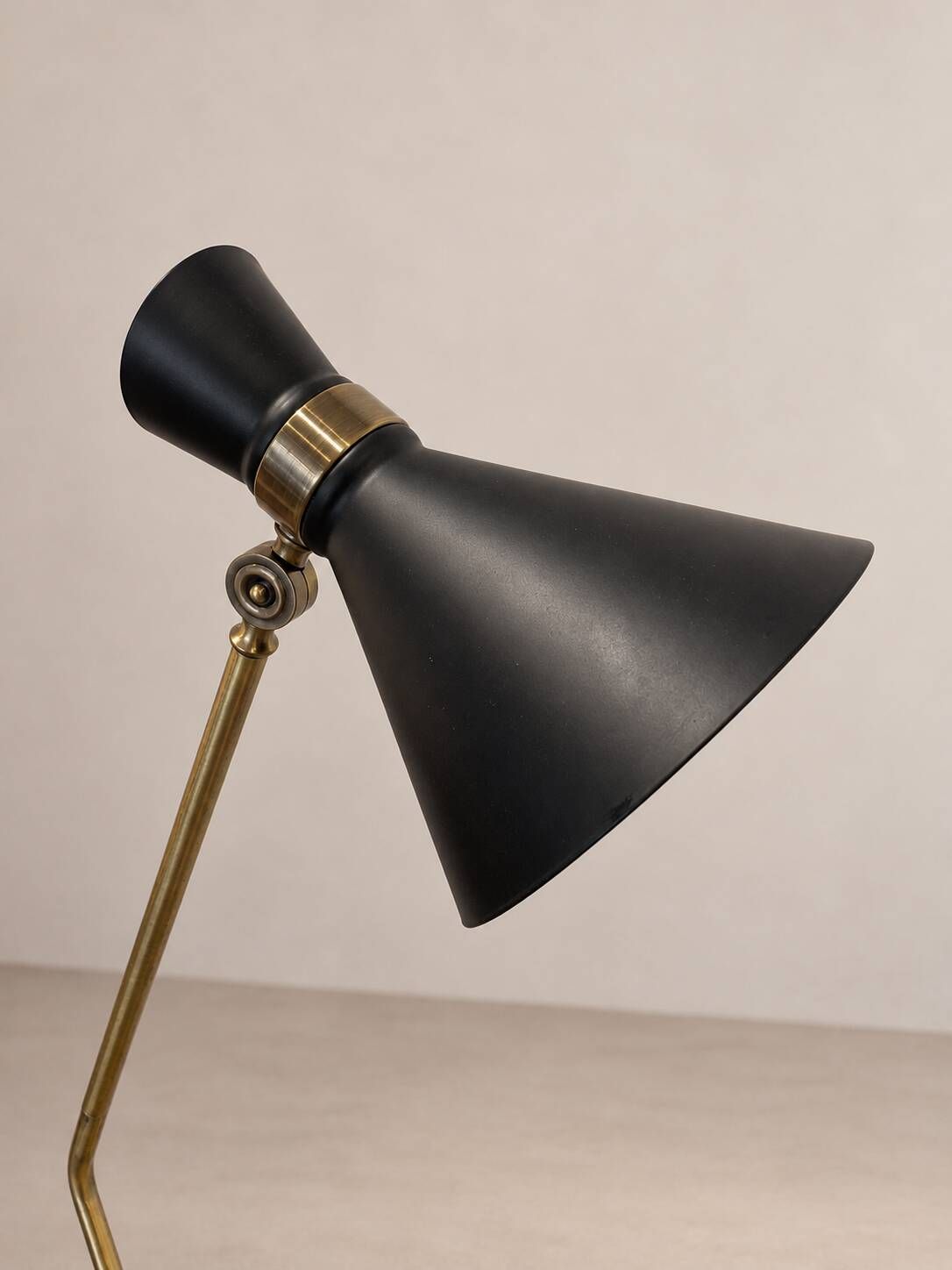 Diabolo floor lamp in metal