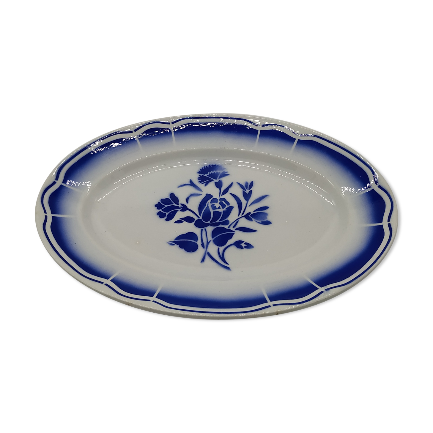 Vintage oval dish decorated with blue bouquet