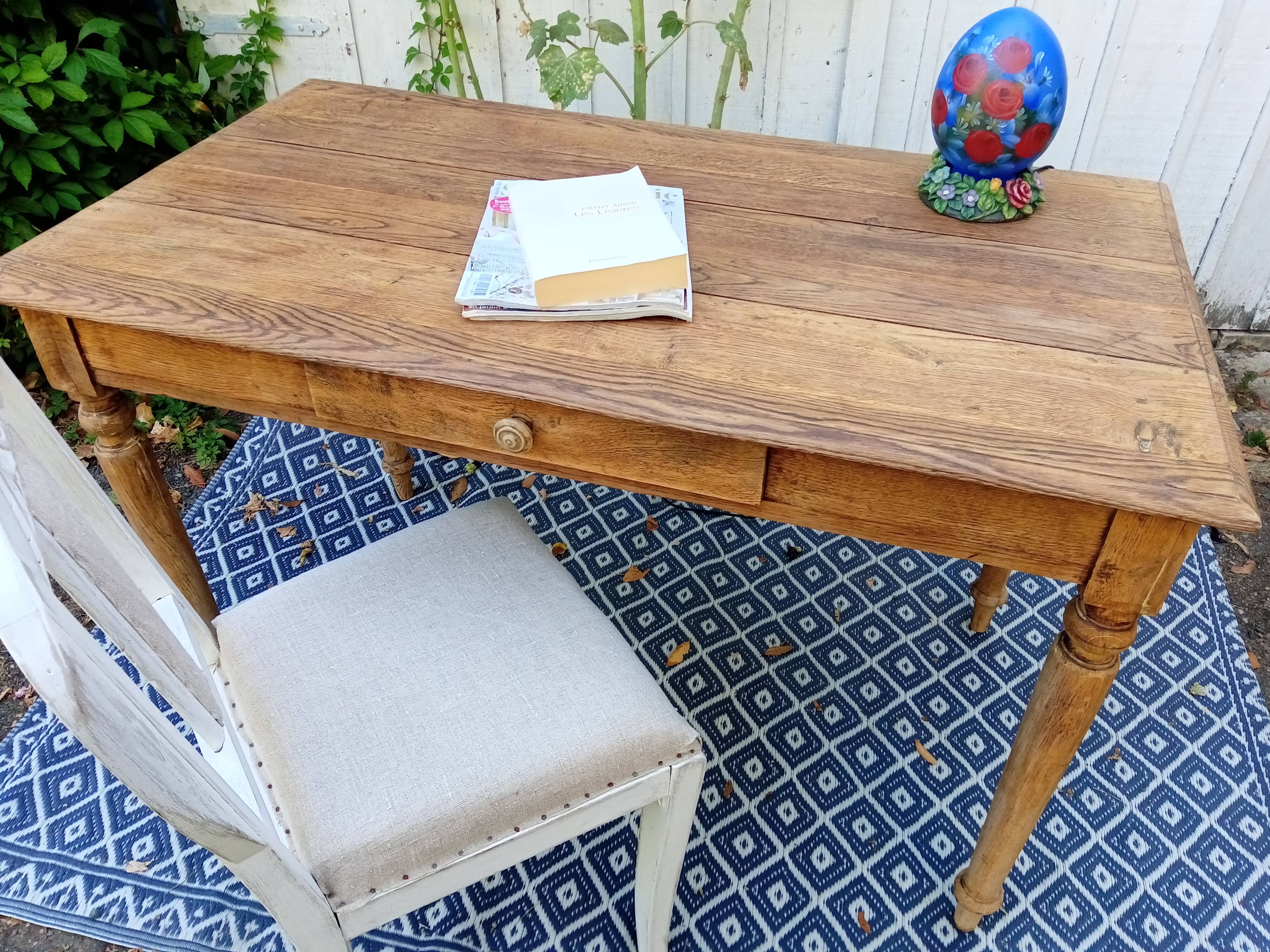 Table / desk