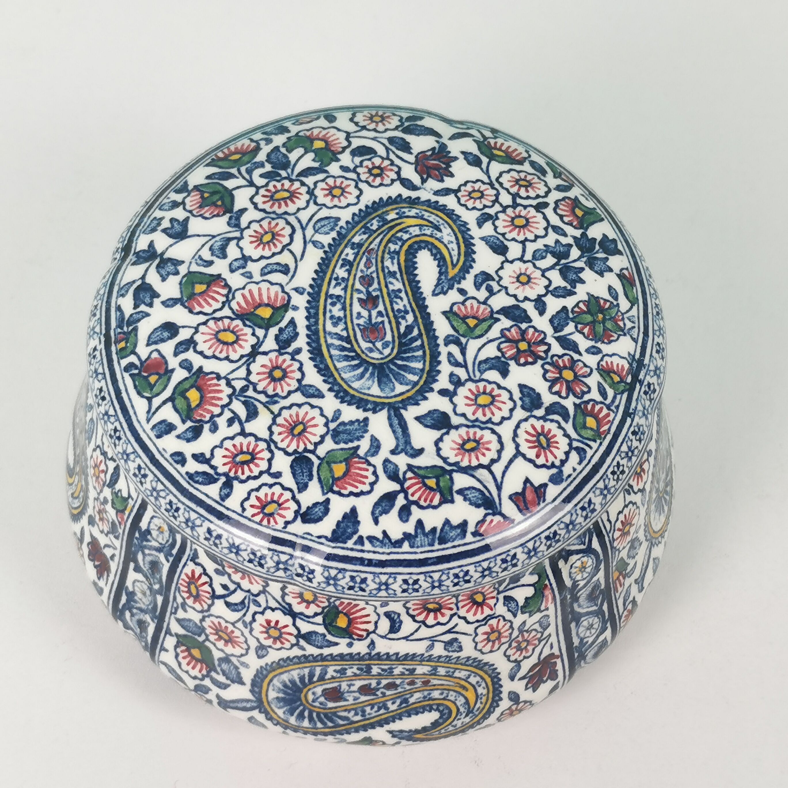 Gien's earthenware candy