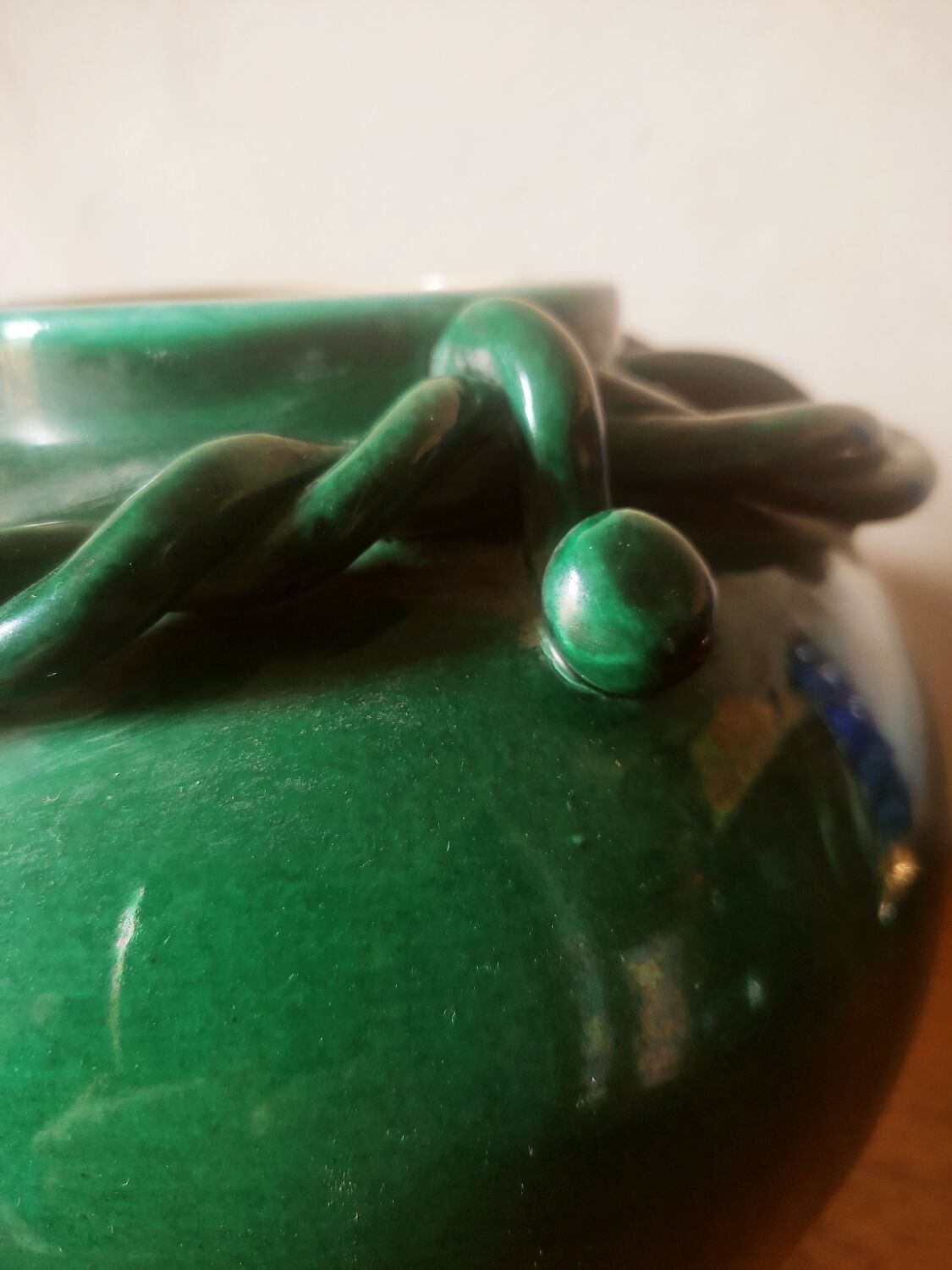 Ball vase with green ceramic string decoration