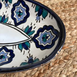 Plat ovale en porcelaine à motifs