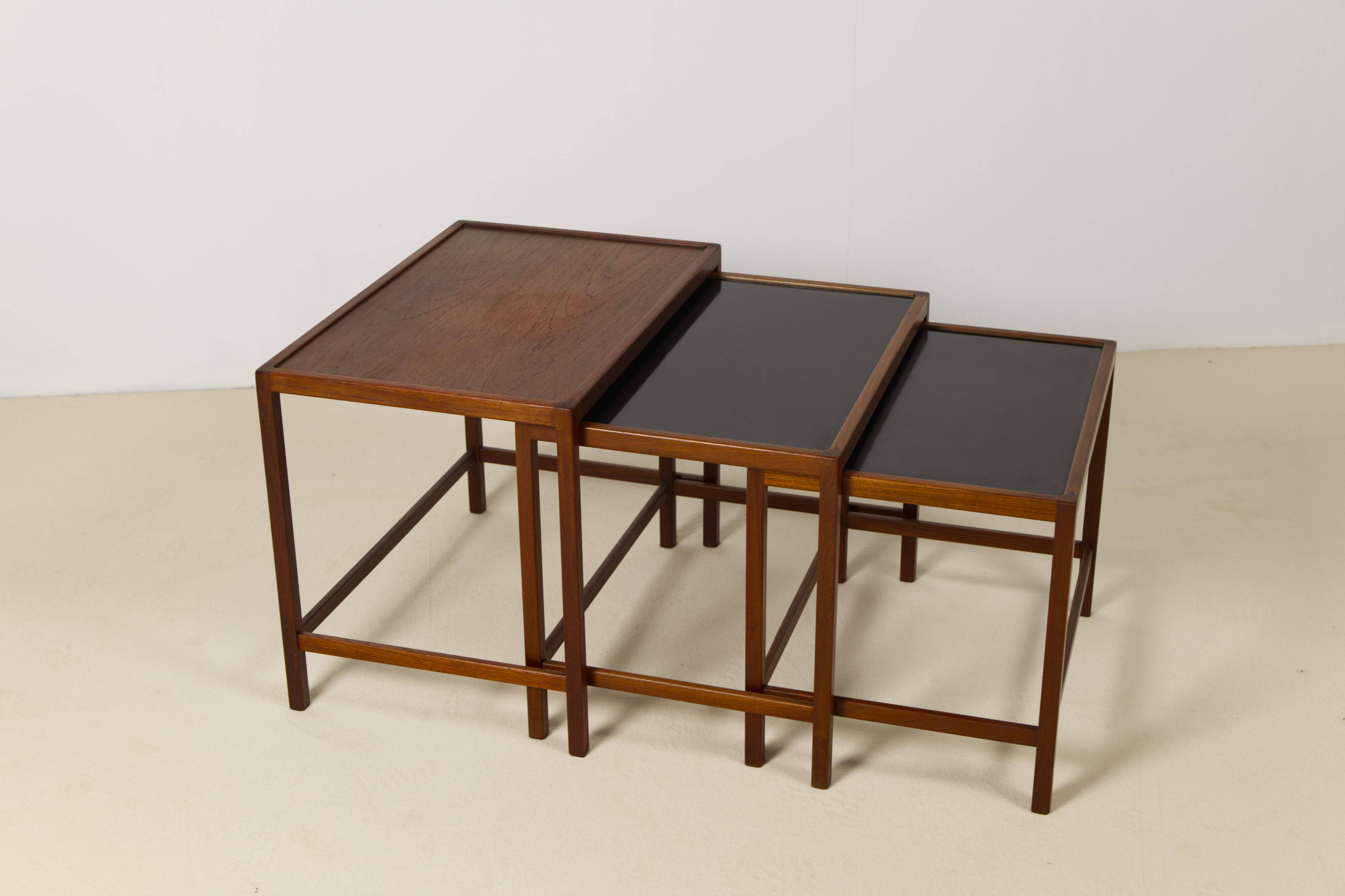 Ensemble de tables gigognes en teck de Kurt Østervig, Danemark, années 1960