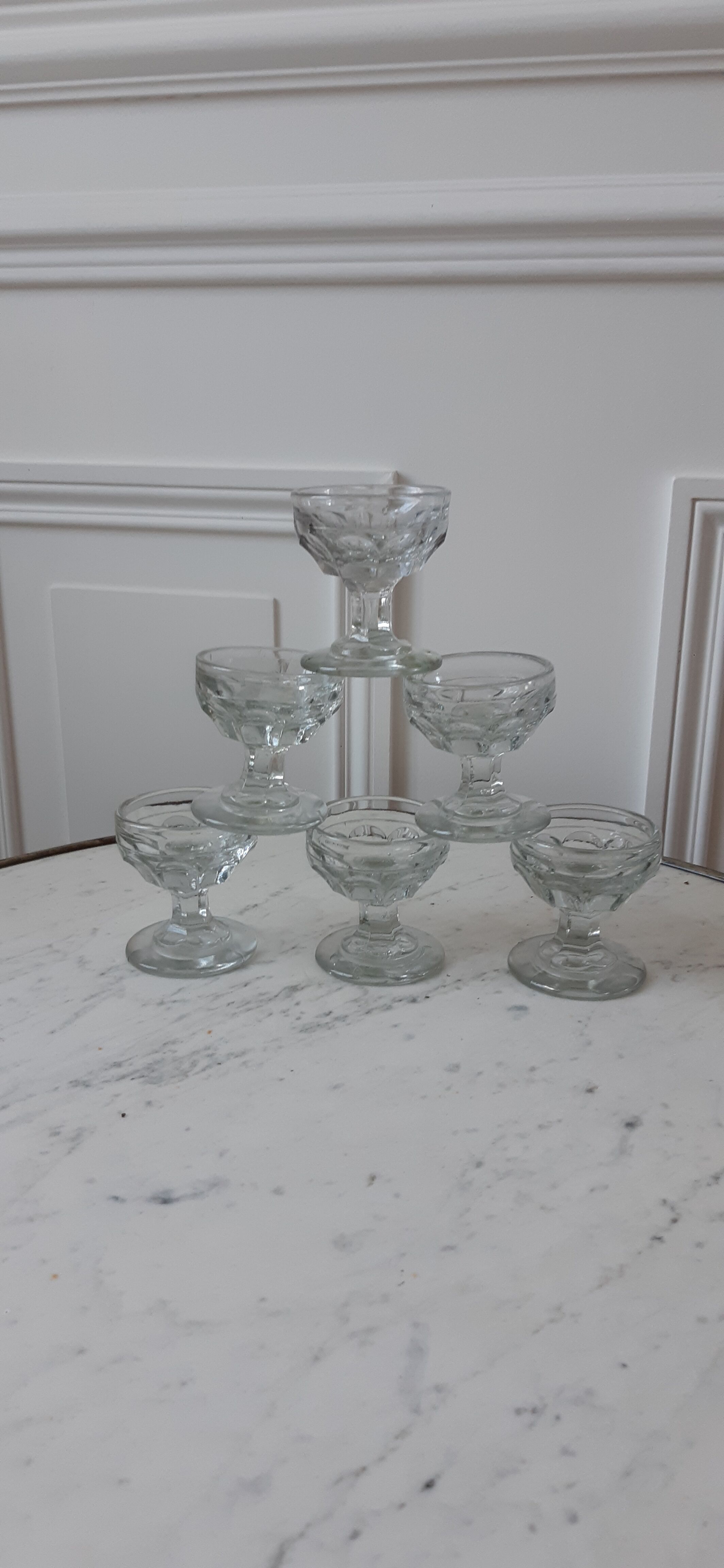 Set of 6 cups in molded glass pressed late nineteenth