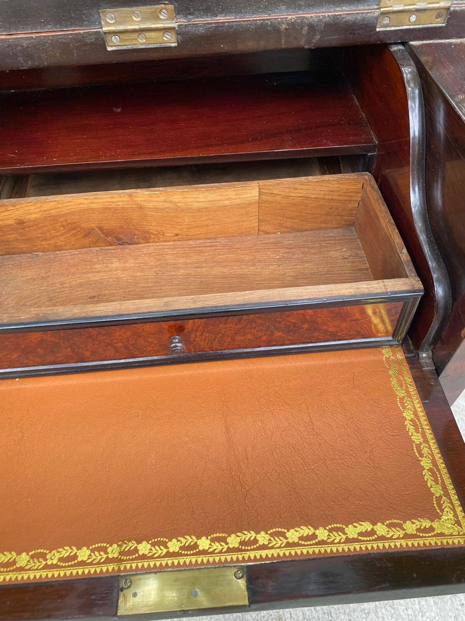 19th-century secretary chiffonnier in walnut burl & gilded leather with brass fittings.