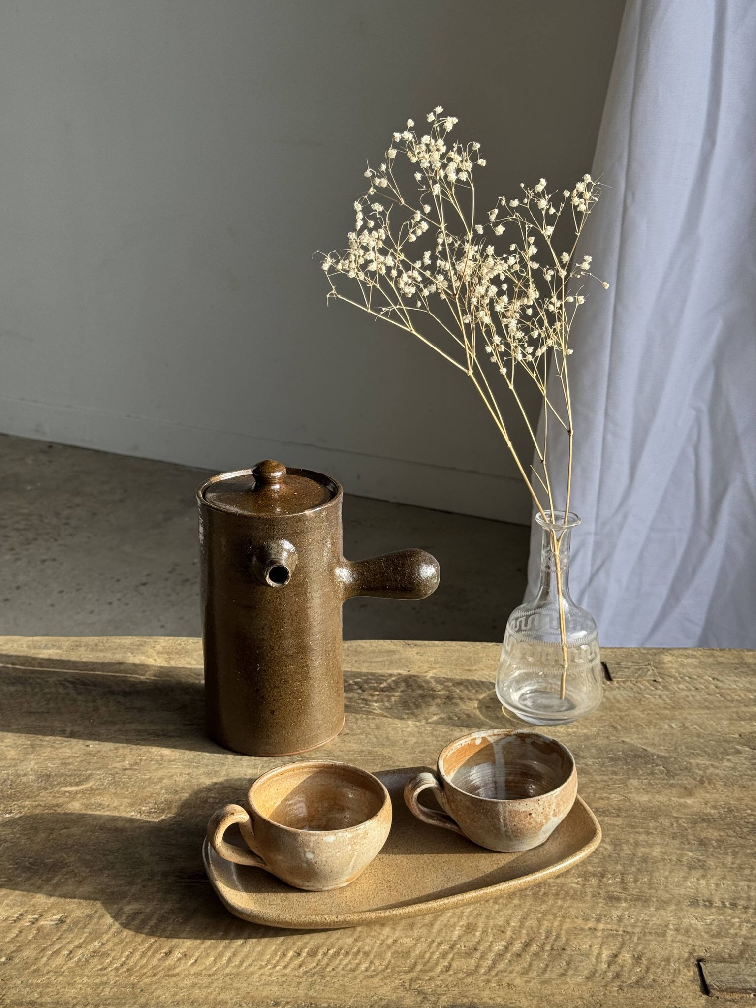 11 tasses à café vintage en grès mat brut