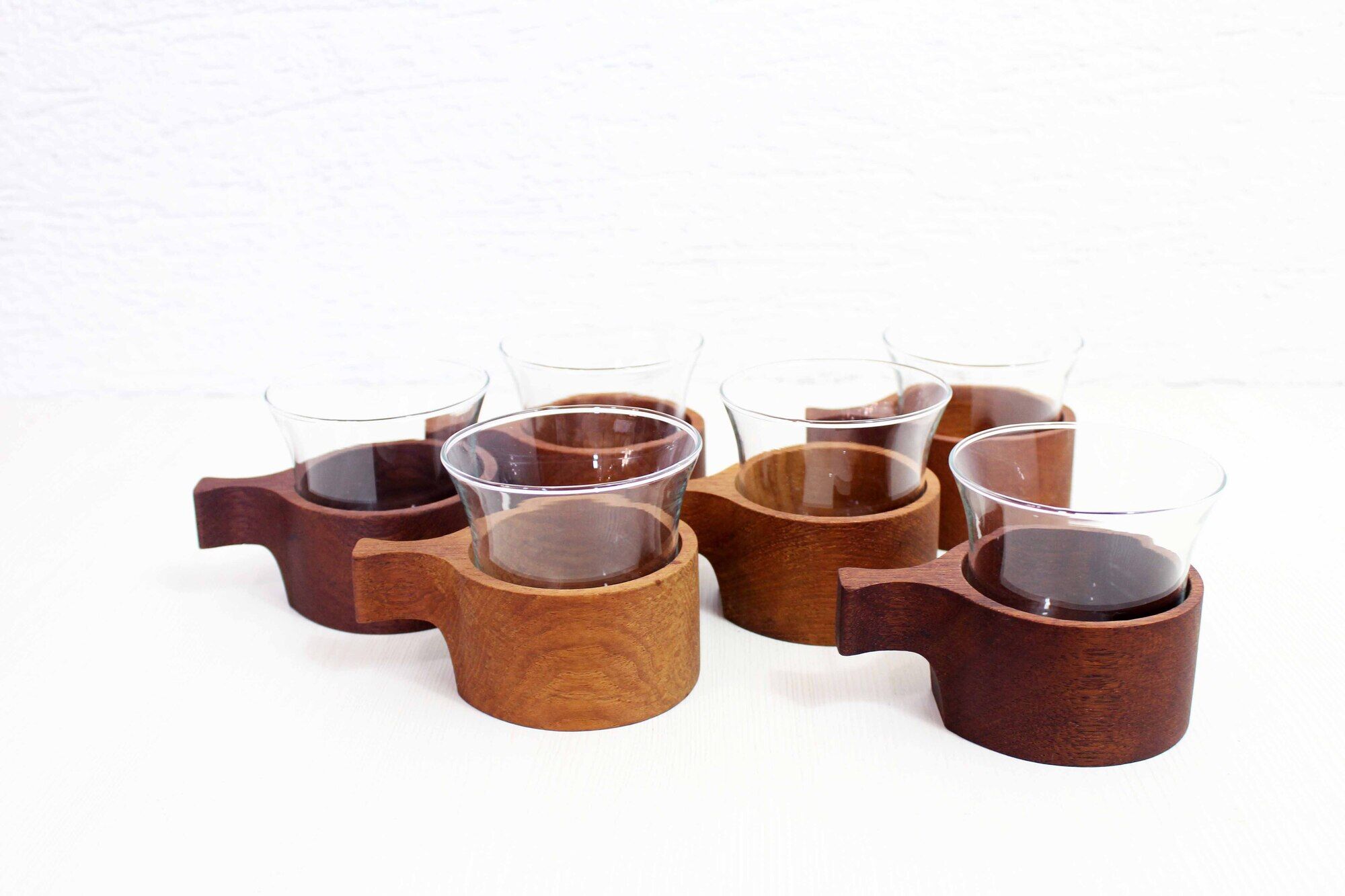 Set of 6 glasses or cups made of glass and teak
