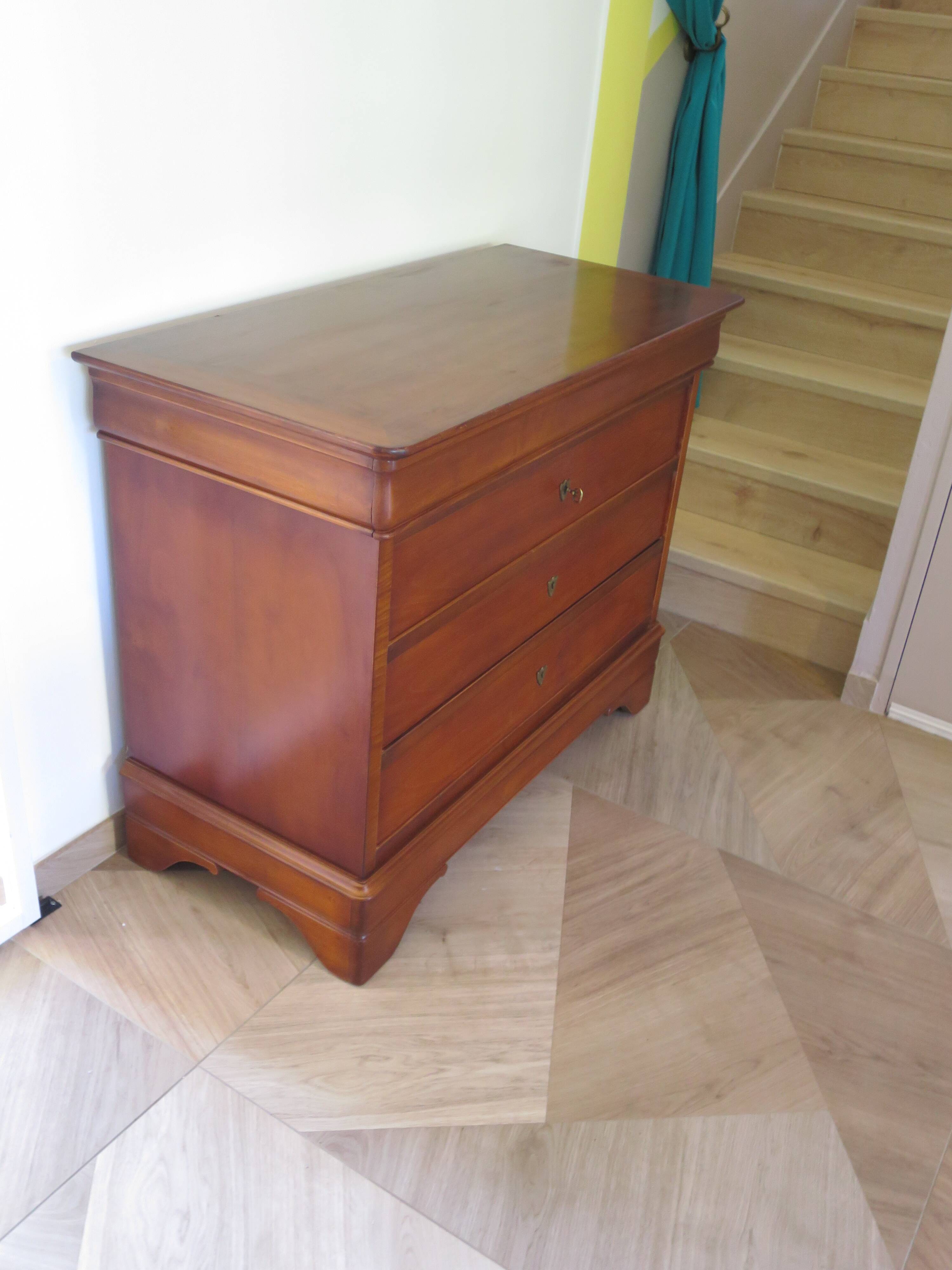Beautiful Louis Philippe chest of drawers with 4 drawers - 3 locks - in cherry wood - 1980s