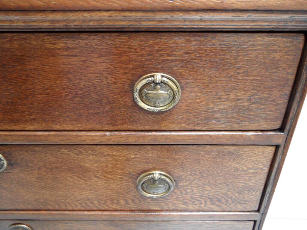Antique oak chest of drawers