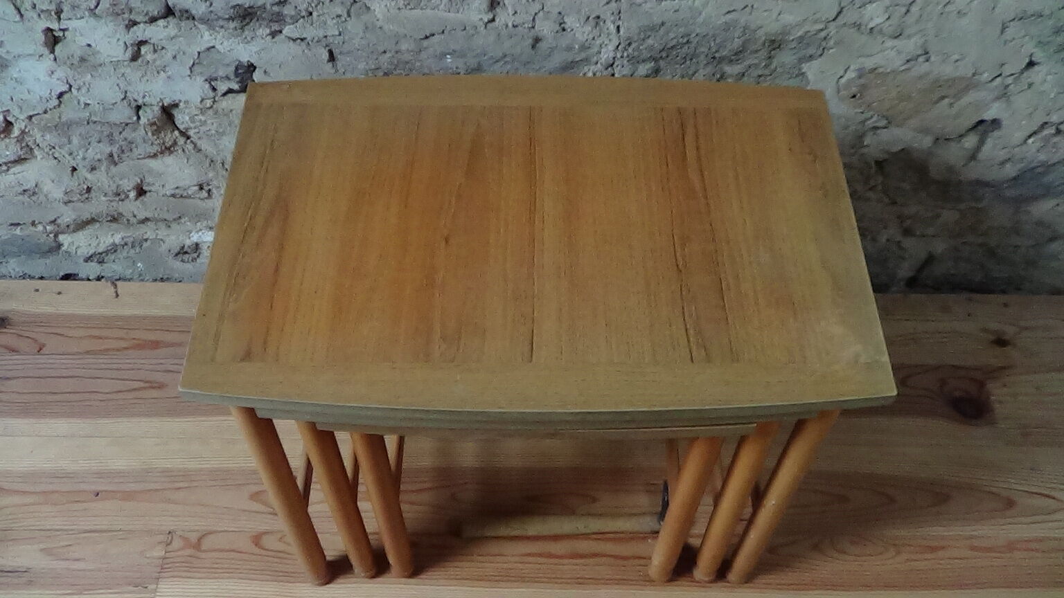 Schreiber nest of tables