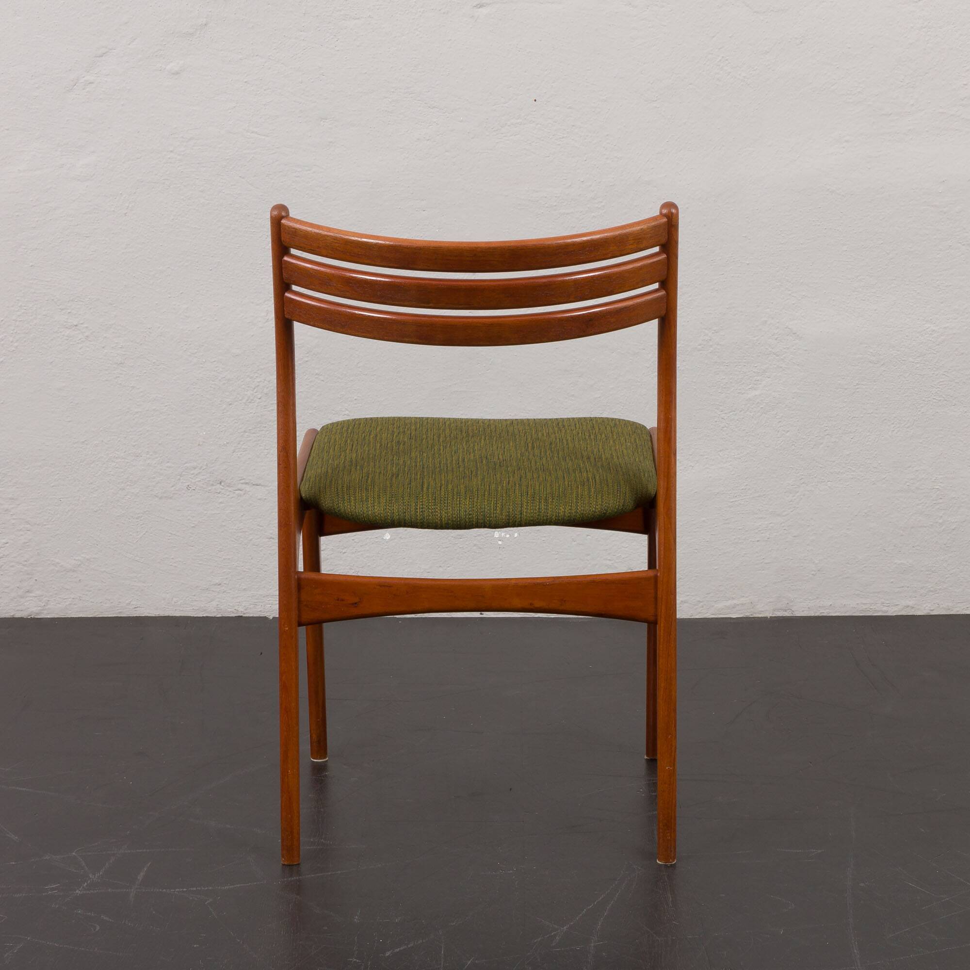 Johannes Andersen teak chair model U20 for Uldum, Denmark 1960s