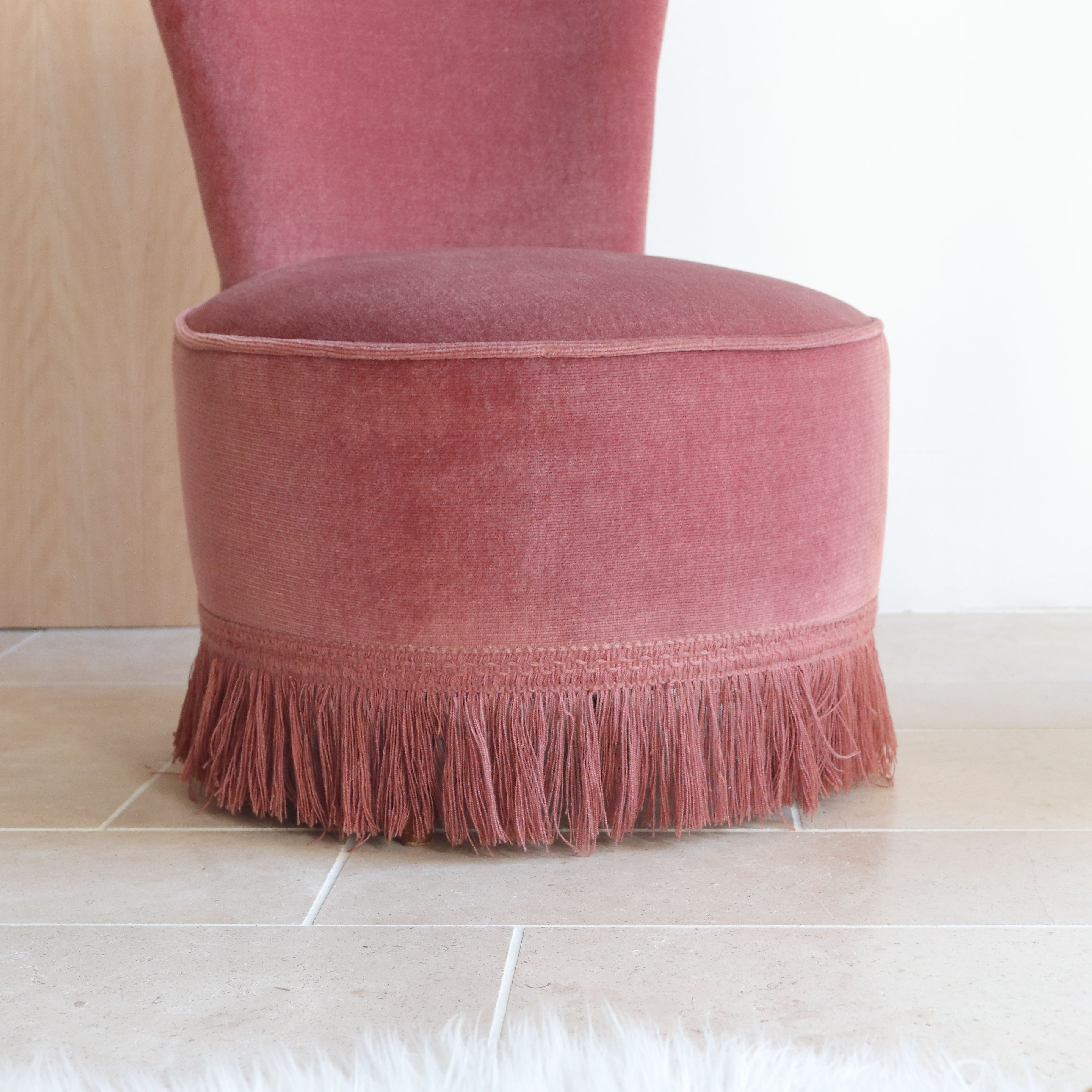 Vintage toad armchair in pink velvet with fringes, 50s/60s