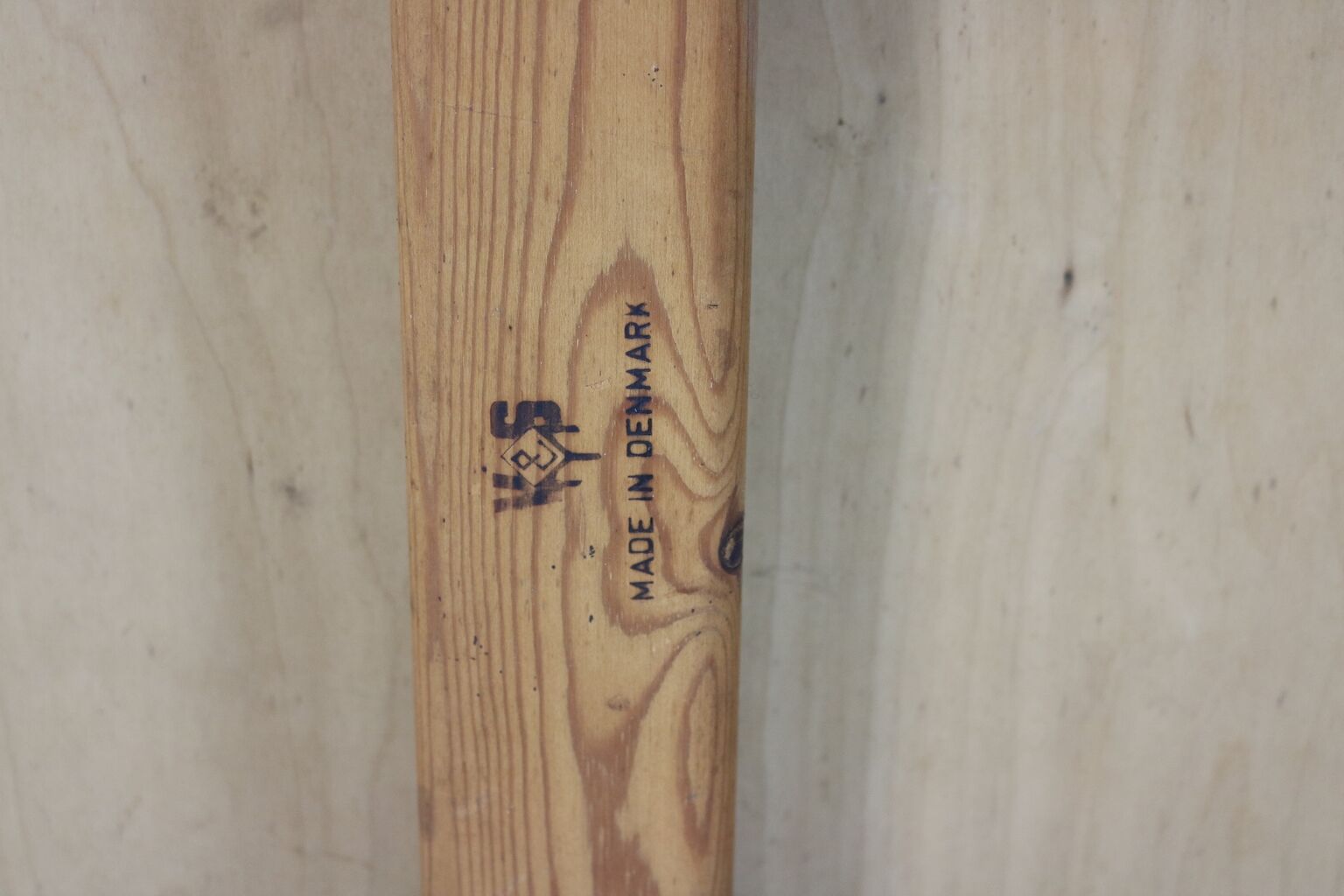 Top quality Danish design dinner table in rosewood by Kjaernulf