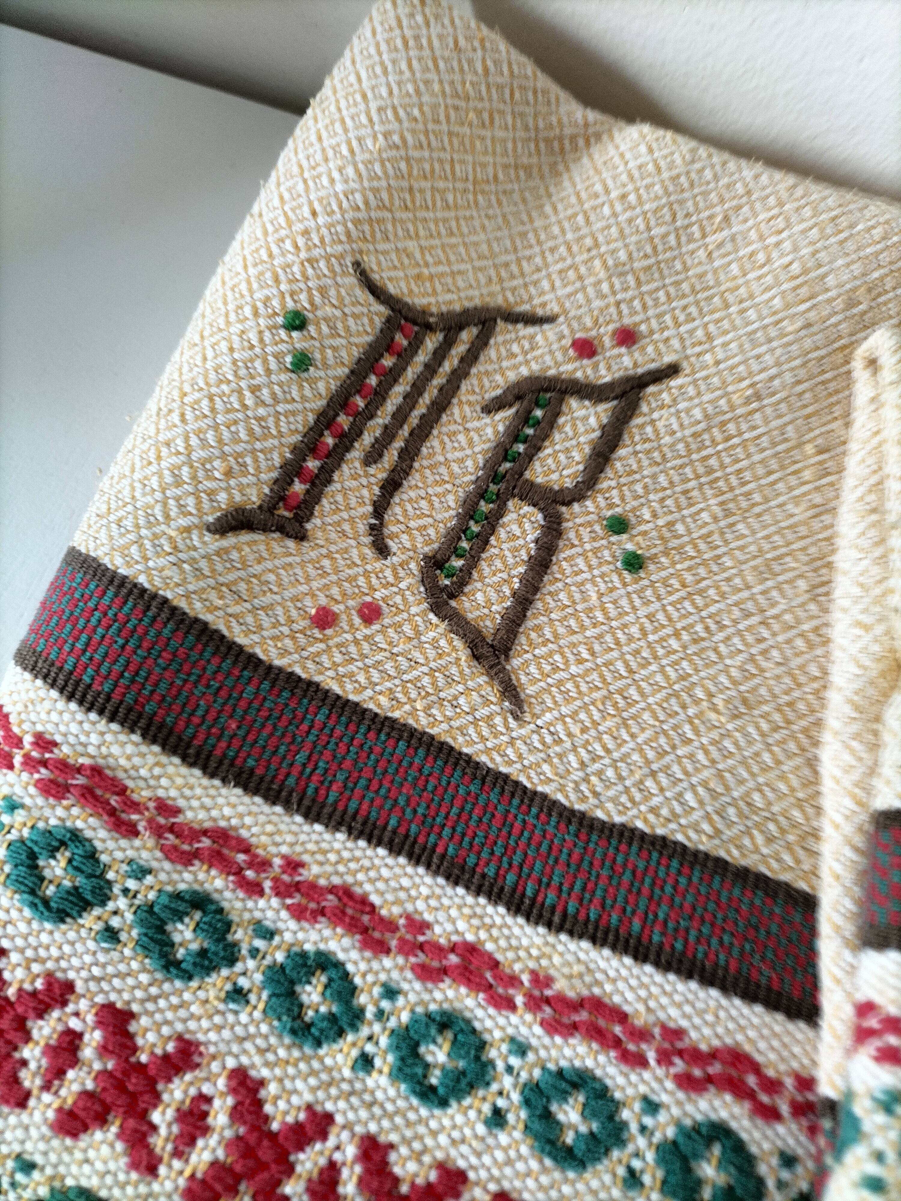 Nappe et 12 serviettes de style basque monogrammées MB