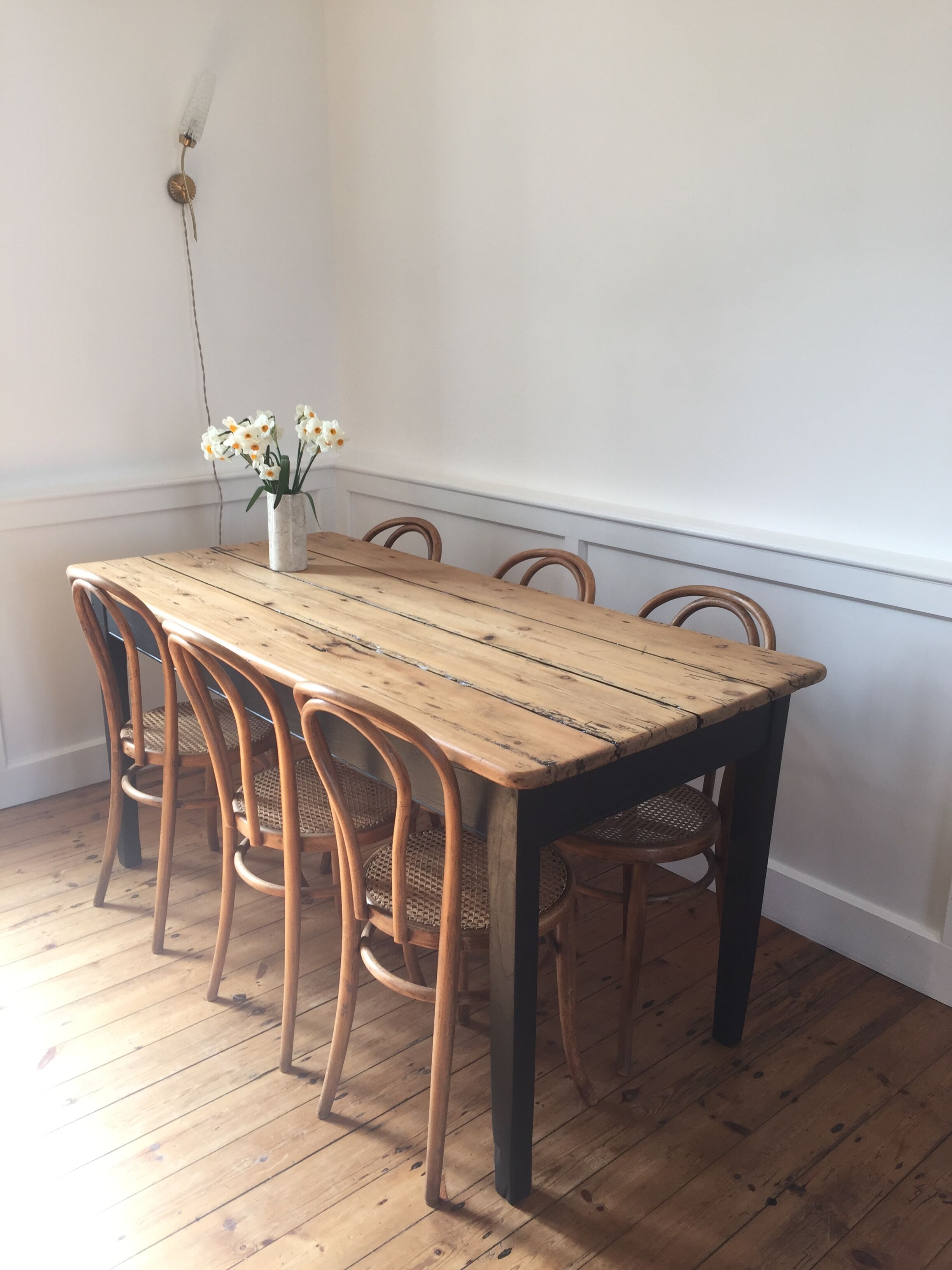 Farm table